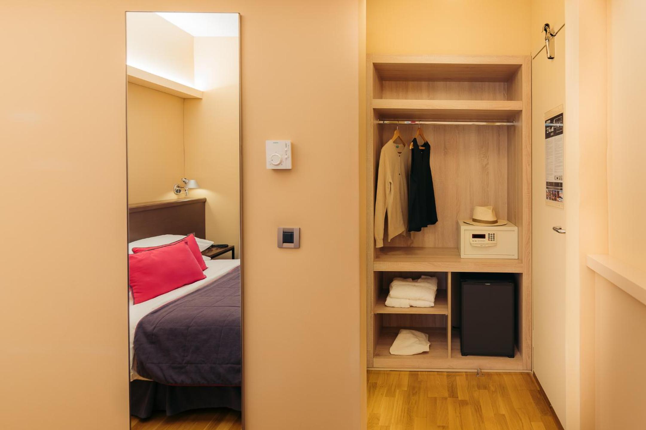 Budget Double Room photo 2