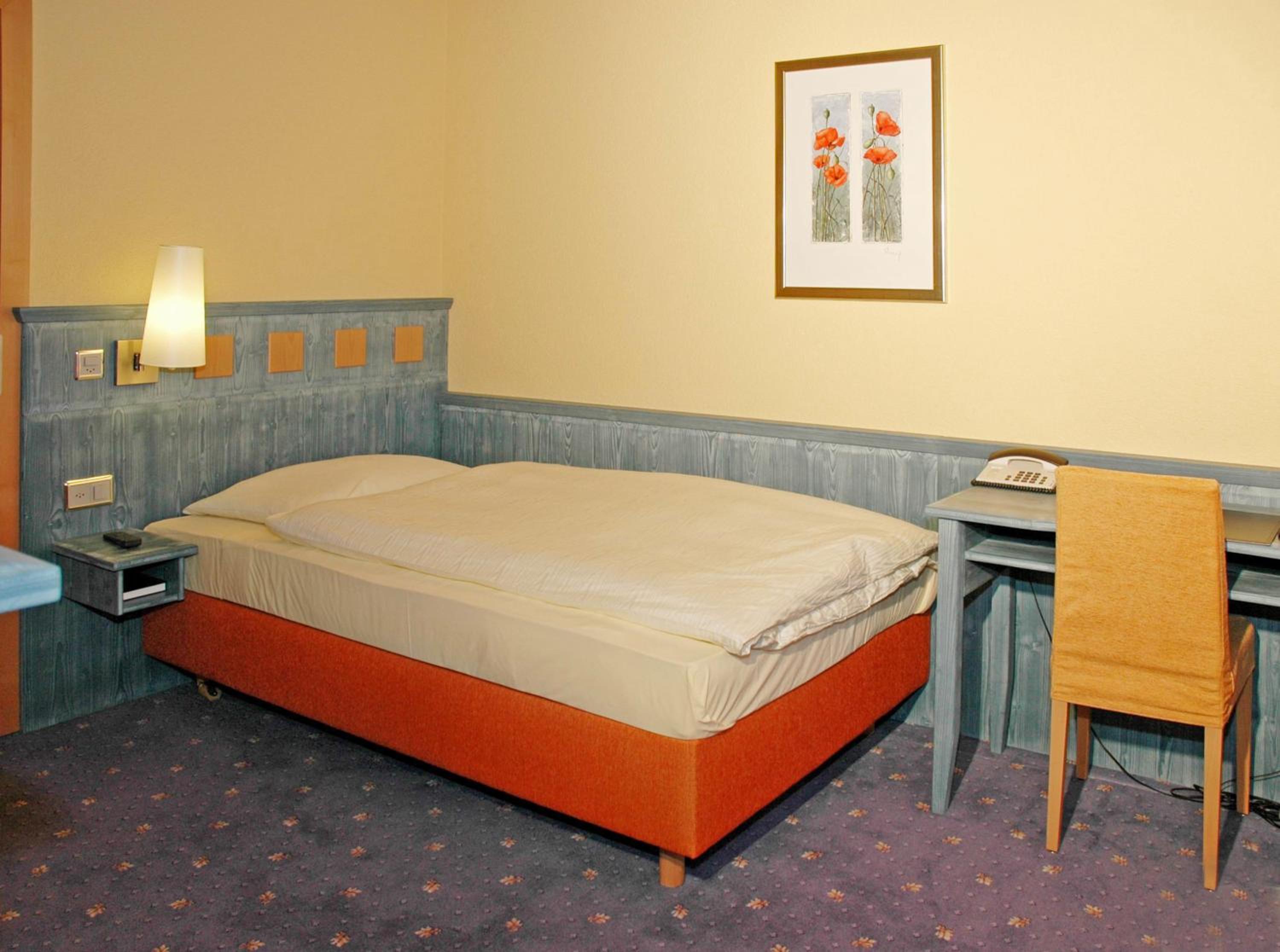 Single Room - Photo 1