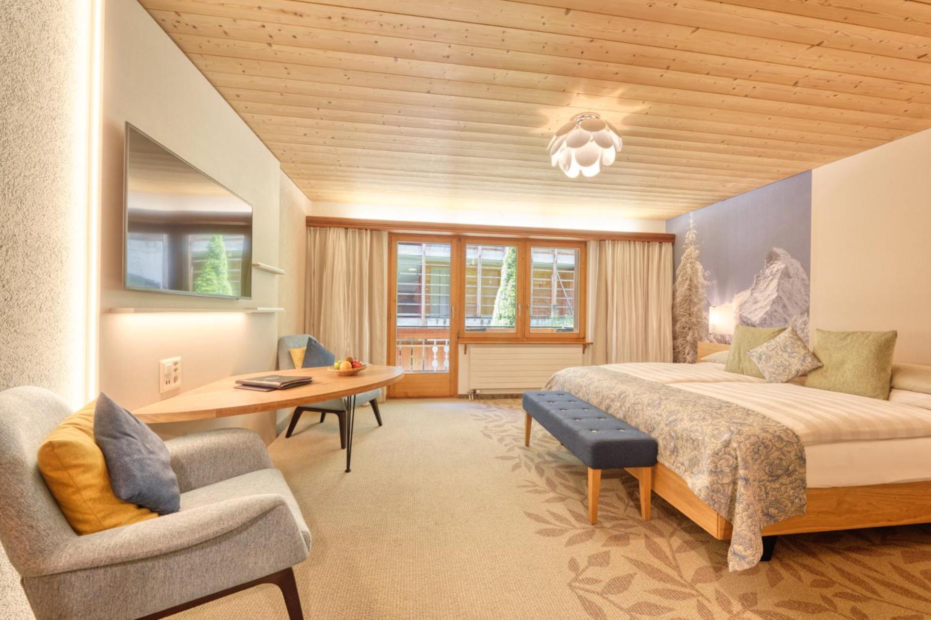 Family room with balcony - Photo 4