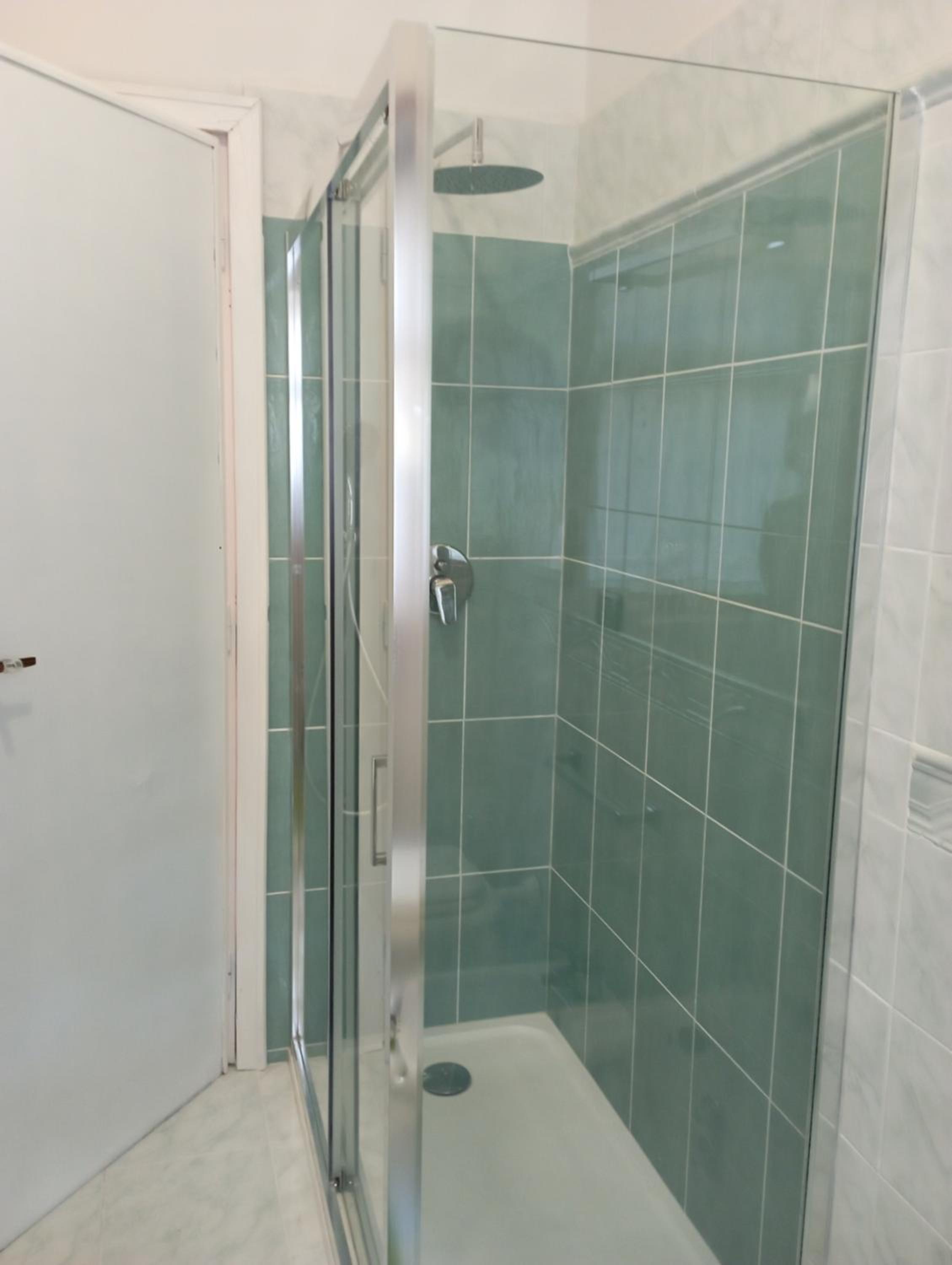 Twin Room with Private External Bathroom photo 3