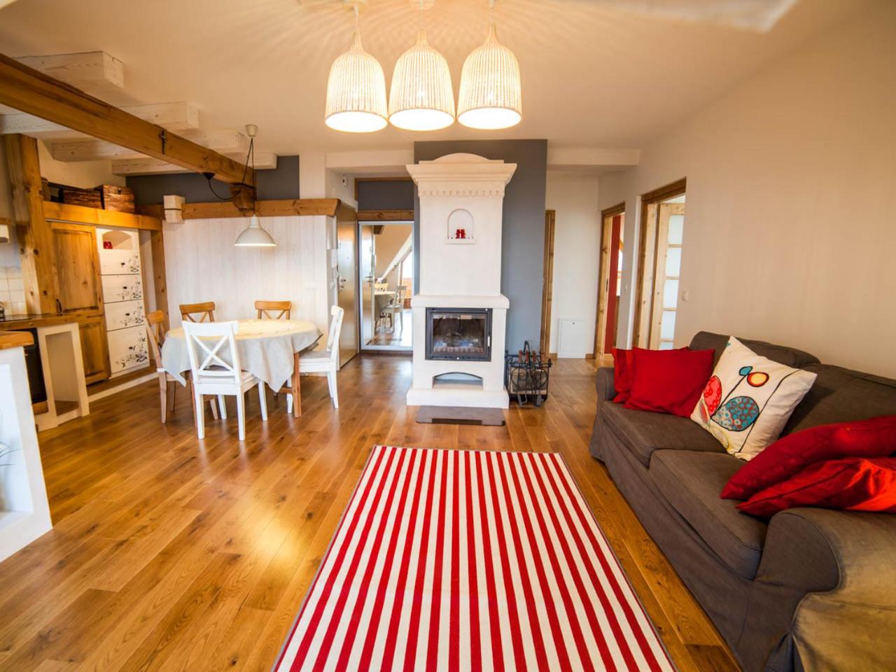 Apartment with Mountain View photo 3