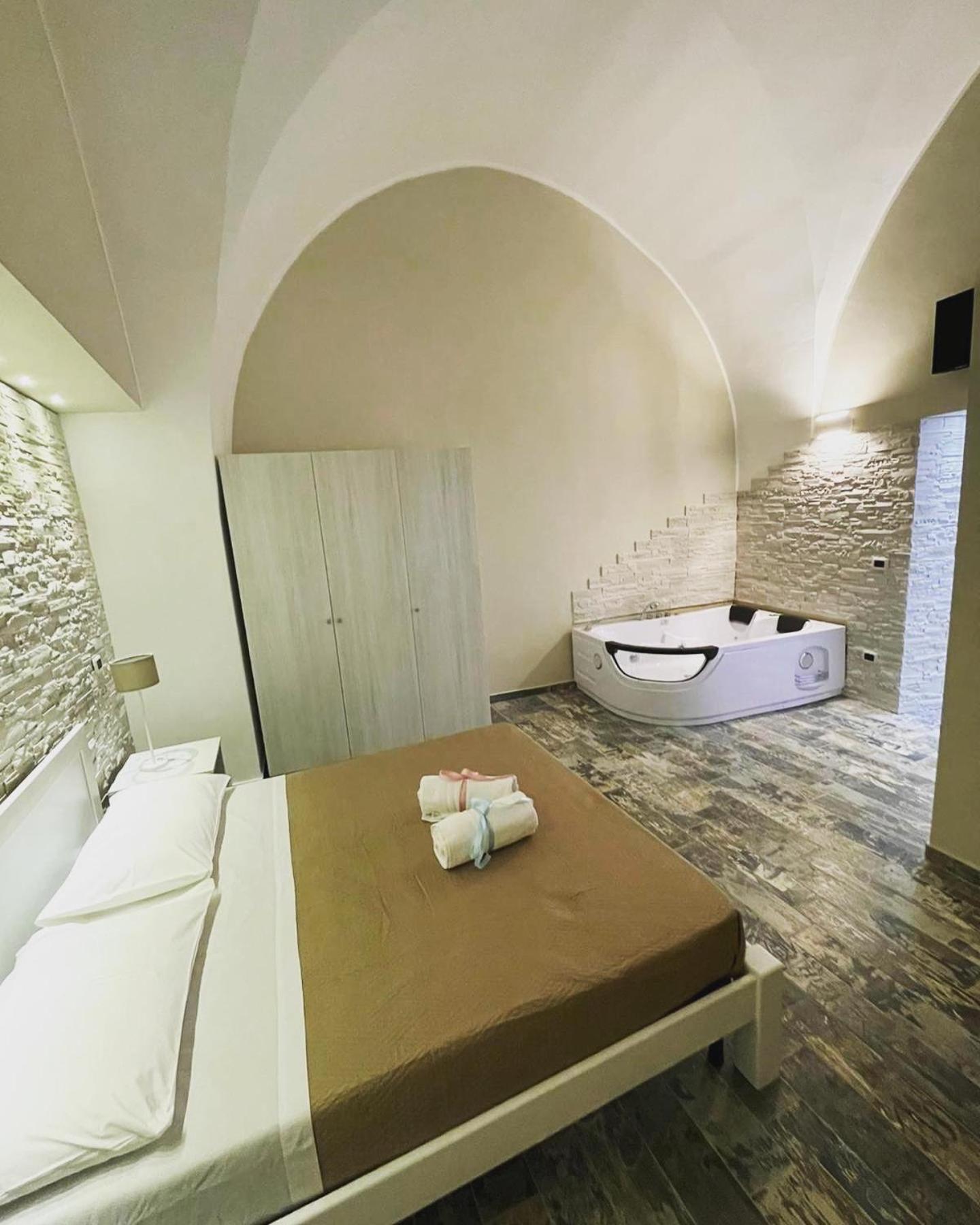 Queen Room with Spa Bath photo 2