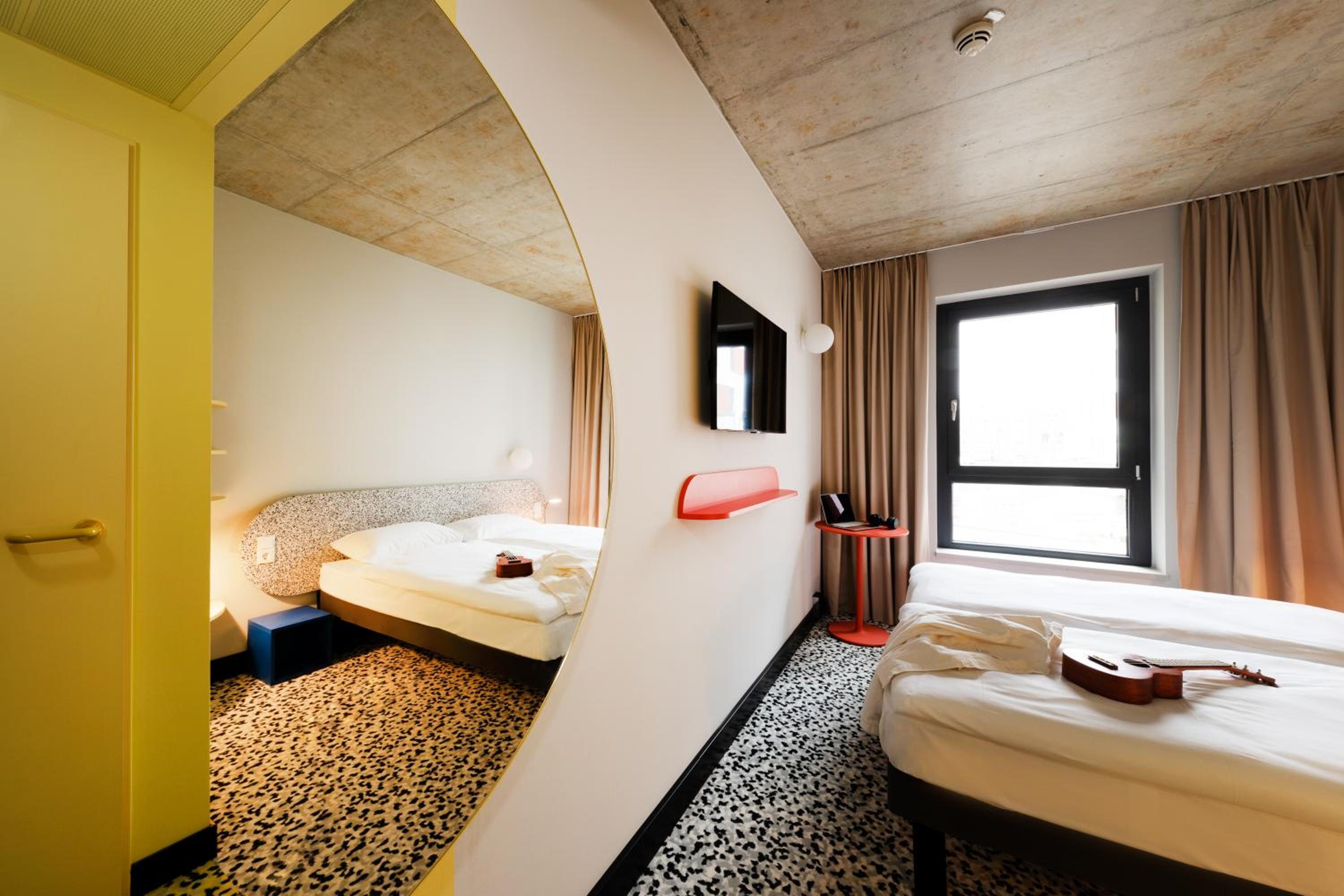 Standard Double Room - Photo 9