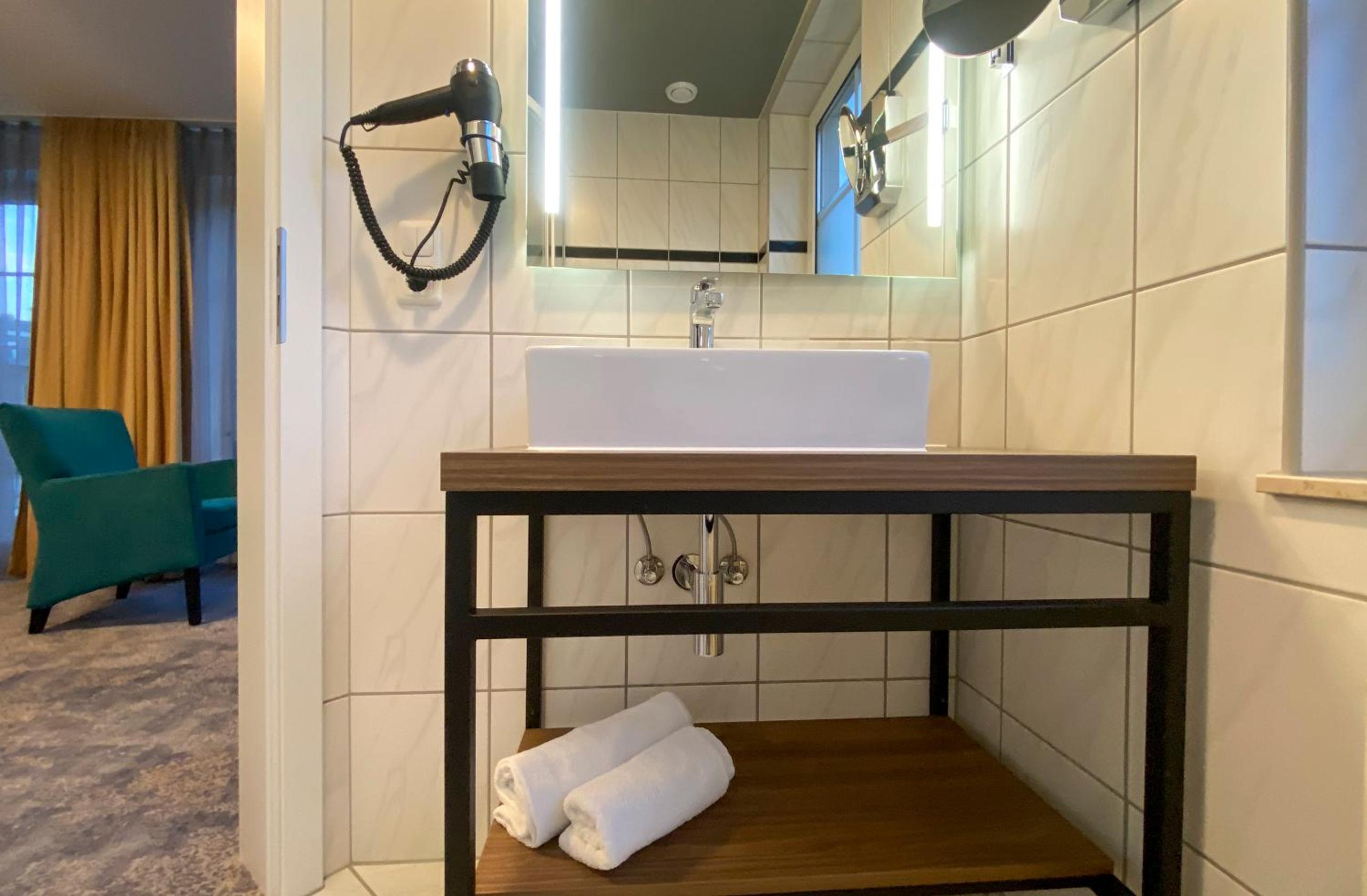 One-Bedroom Apartment with Kitchen - Photo 3