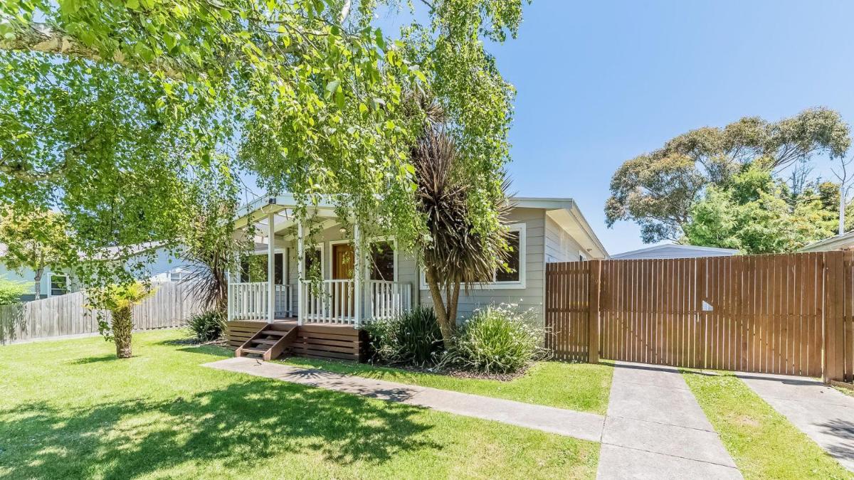 Three-Bedroom House photo 2