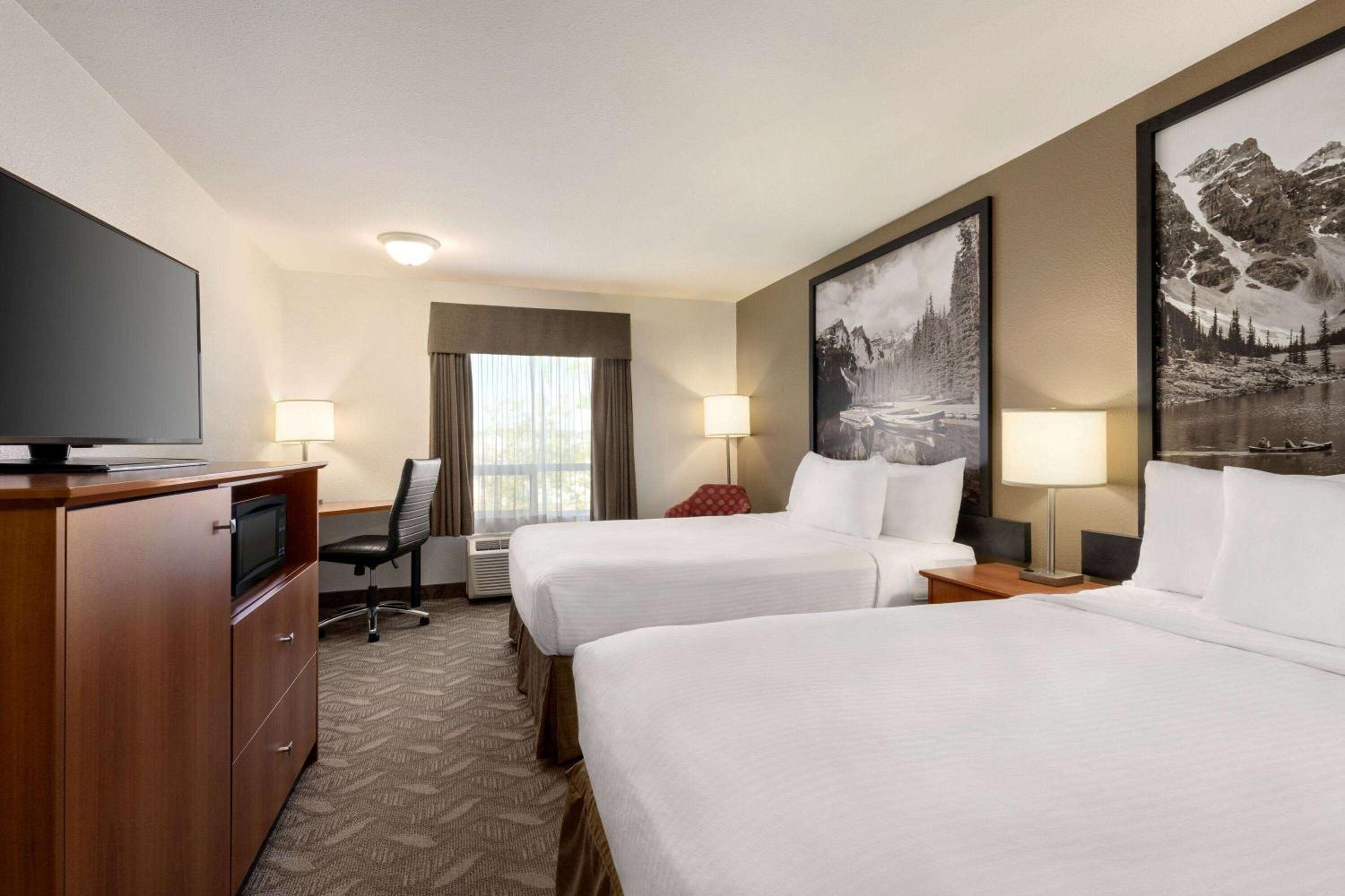 Queen Room with Two Queen Beds - Non-Smoking - Photo 1