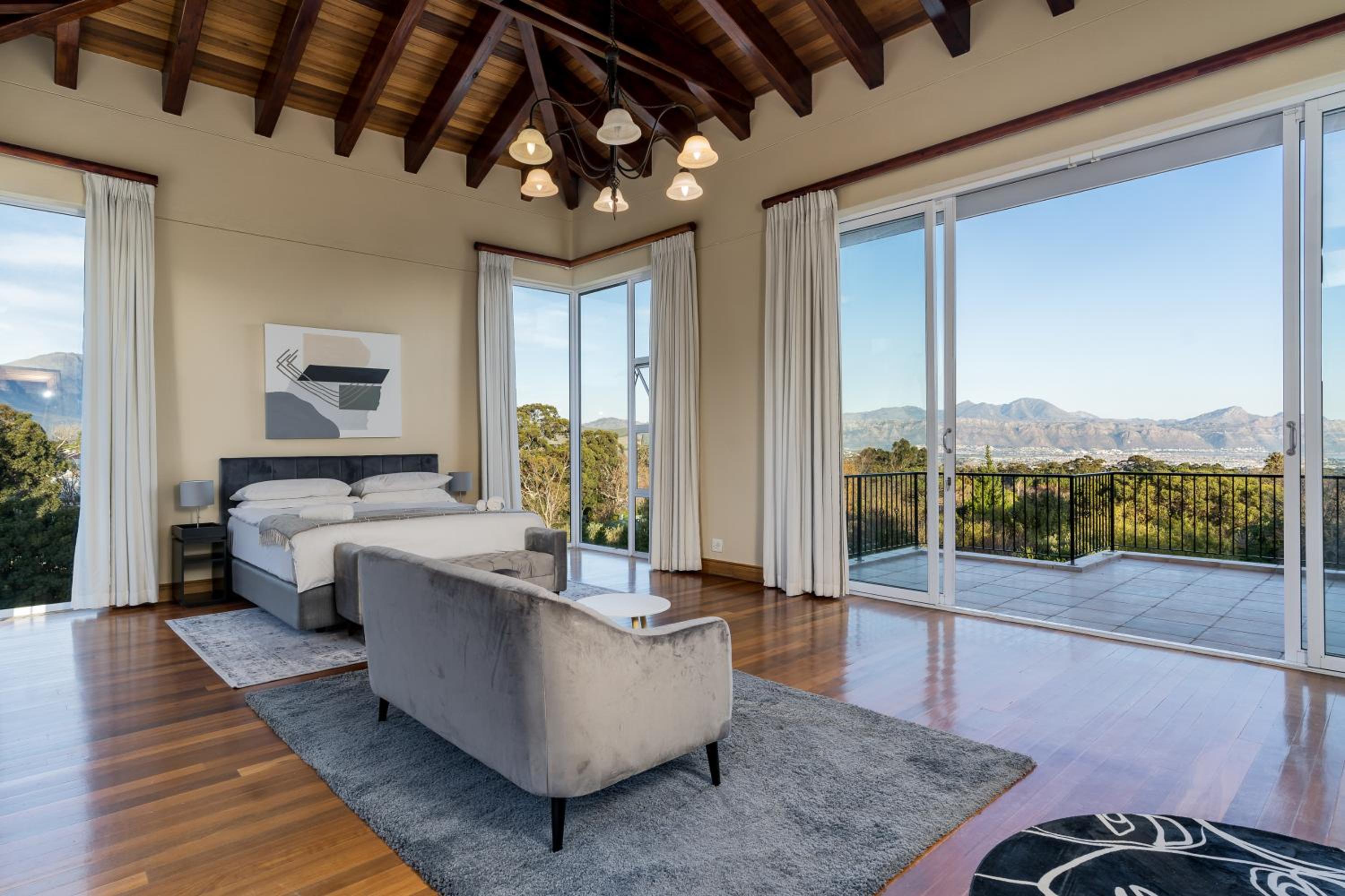 King Suite with Sea View photo 1
