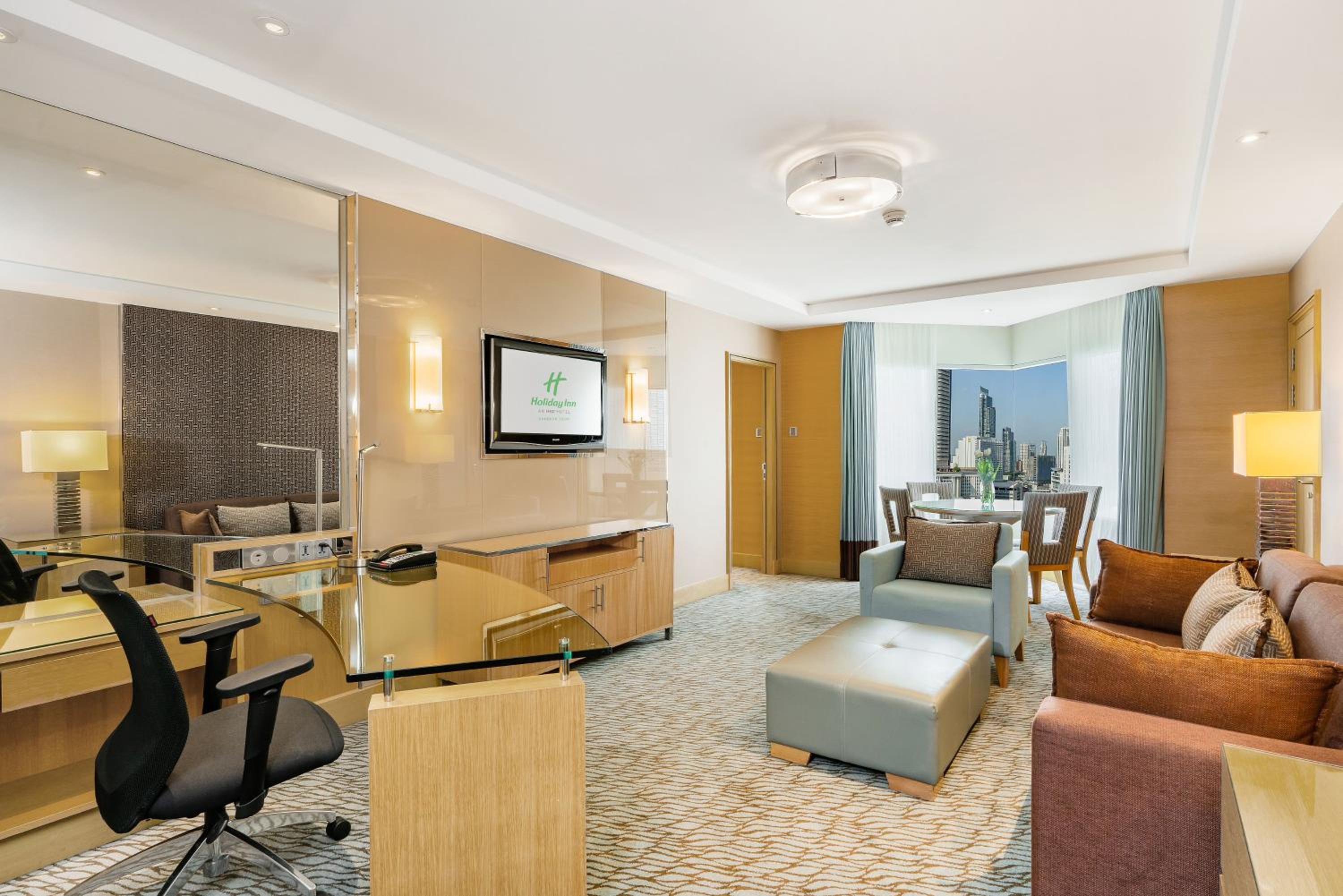 One-Bedroom Premium King Suite with City View