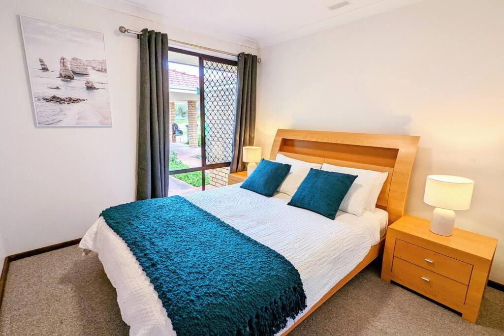 Three-Bedroom House photo 2