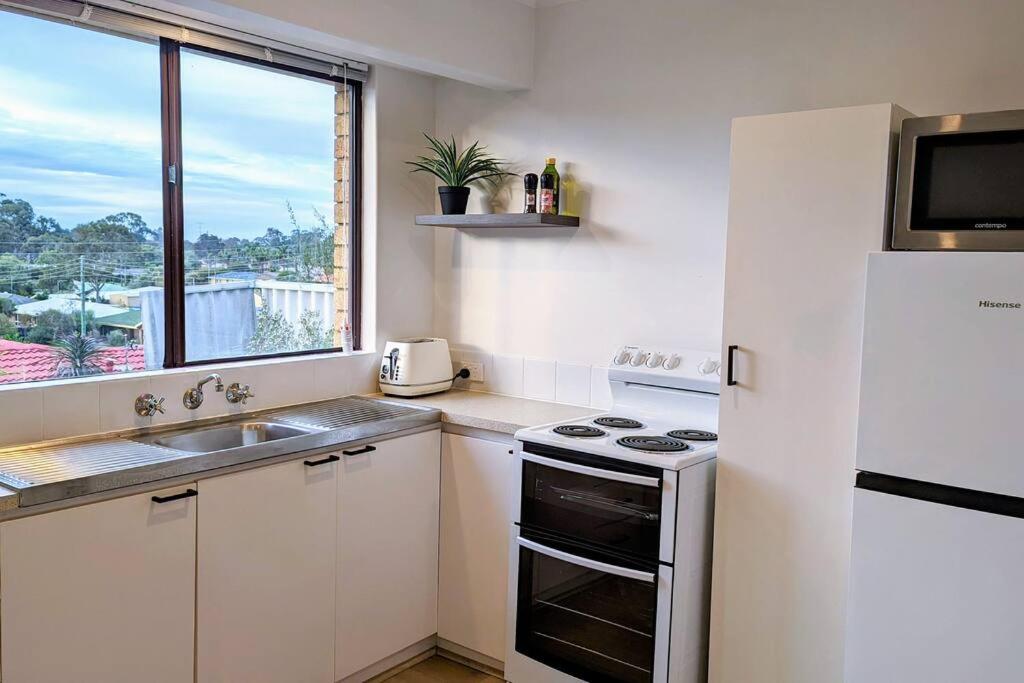 Three-Bedroom House photo 3