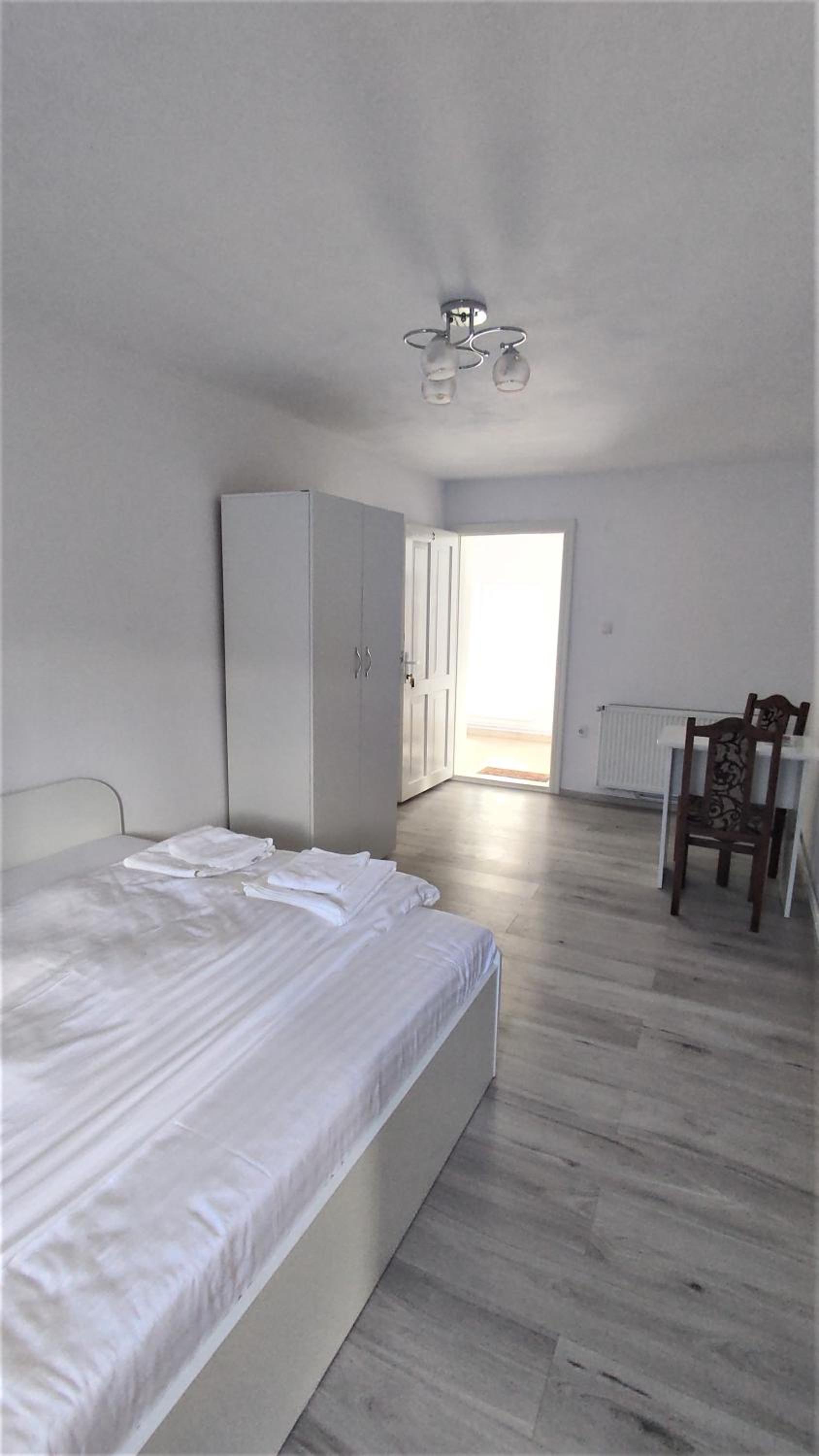 Double Room with Private Bathroom - Photo 5