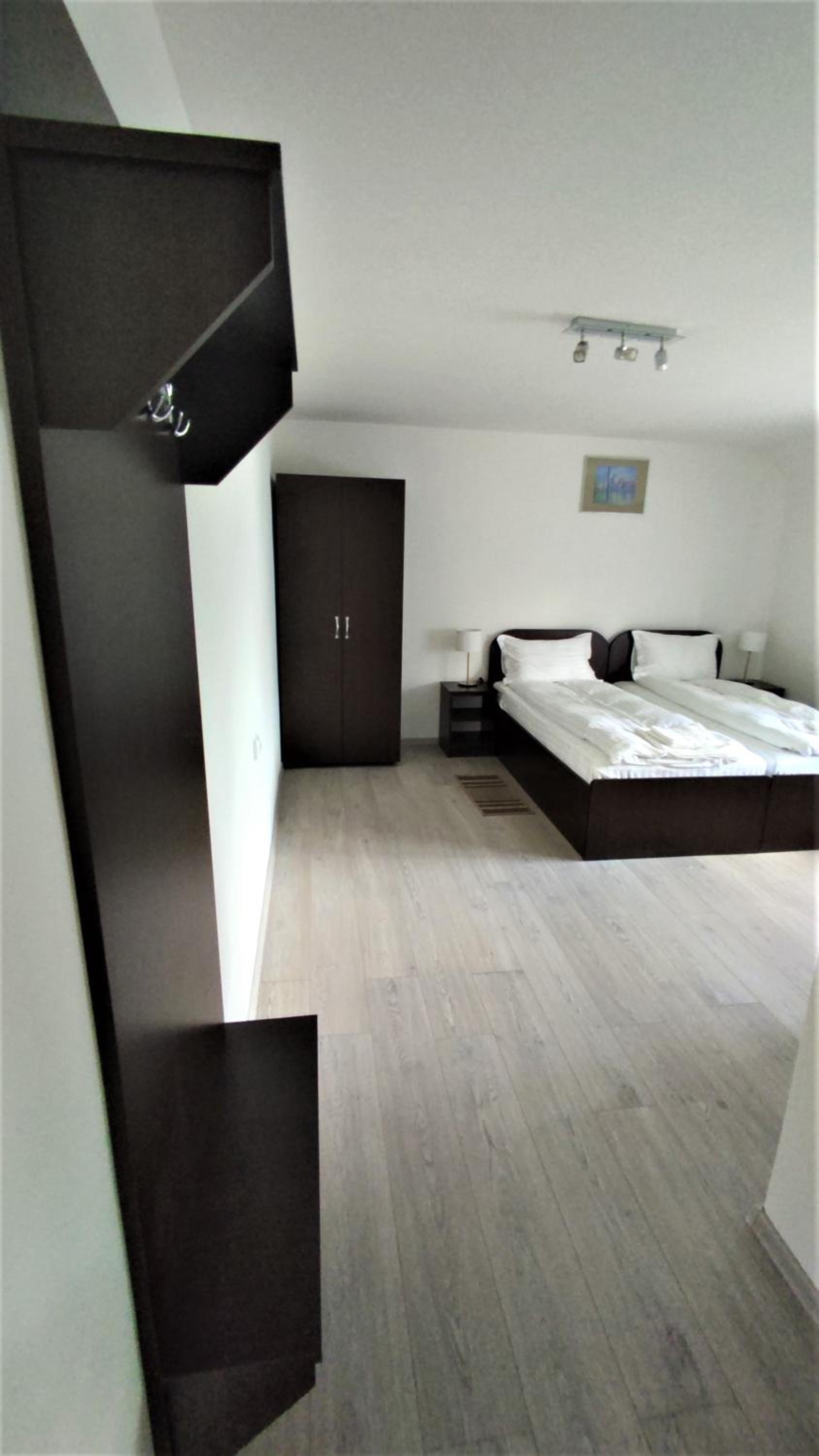 Twin Room with Private Bathroom - Photo 8