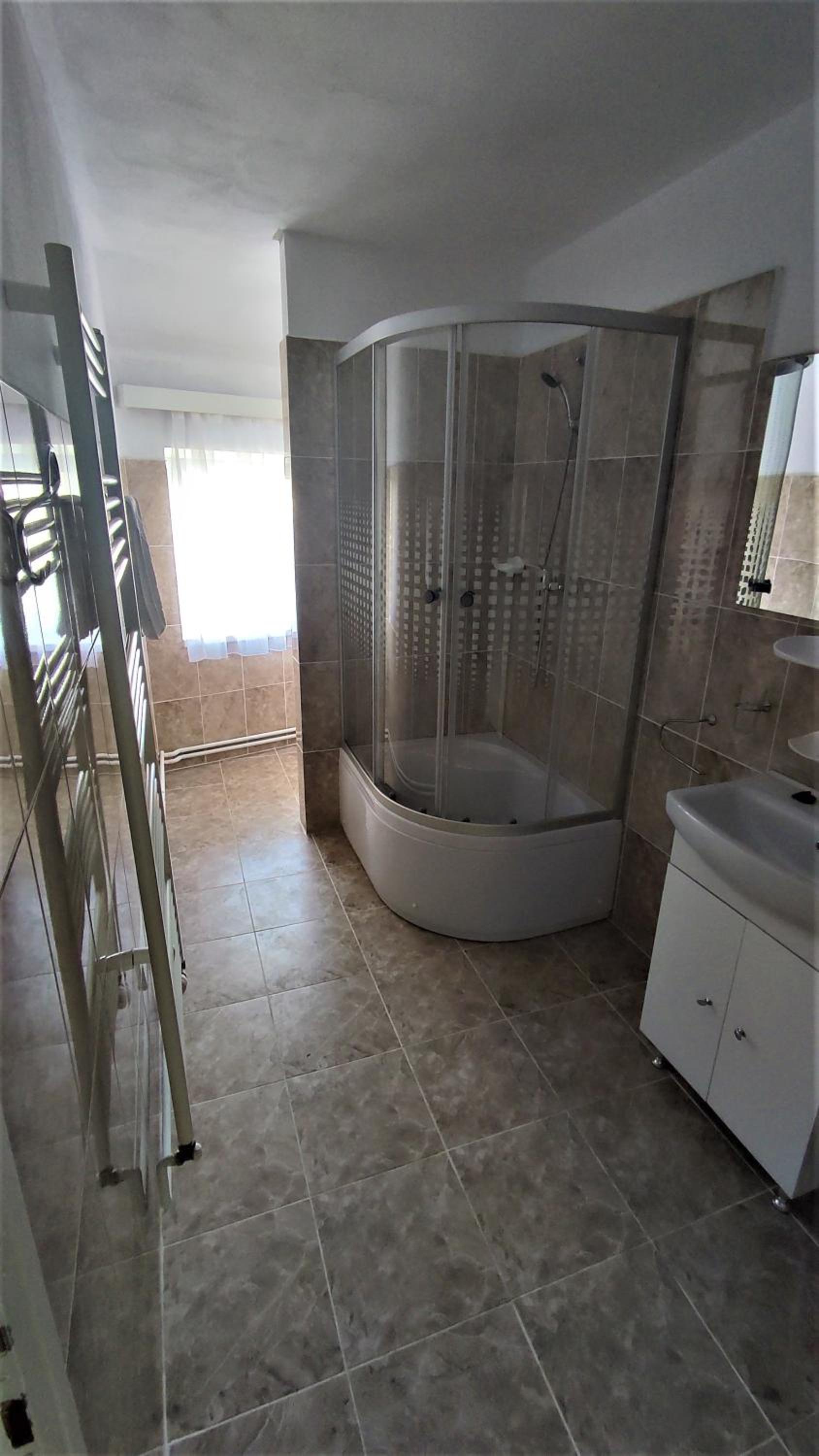 Twin Room with Private Bathroom - Photo 4