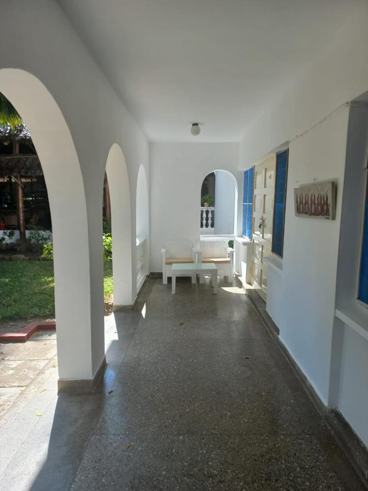 Apartment - Ground Floor - Photo 2