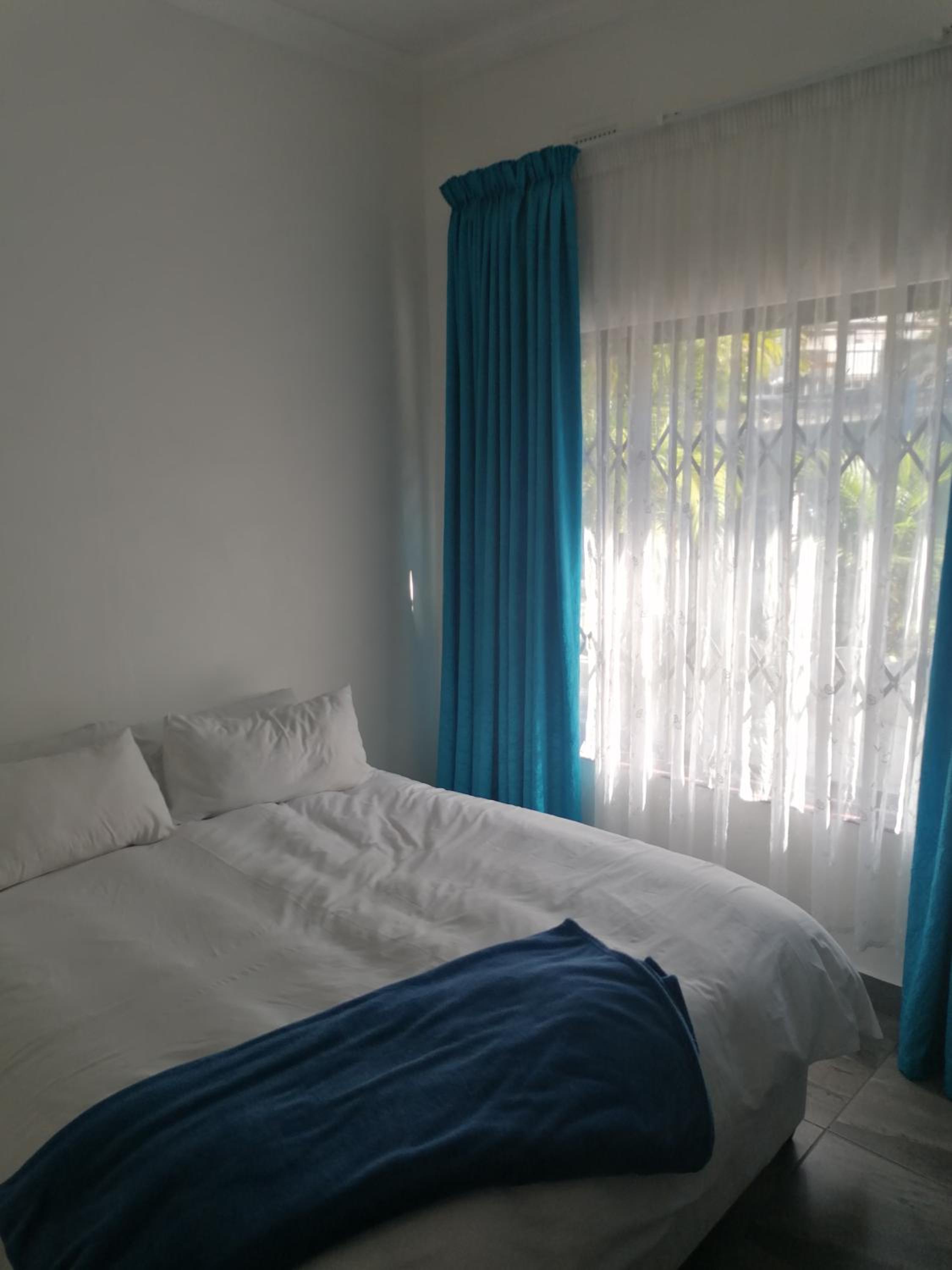 Deluxe Family Suite - Photo 35