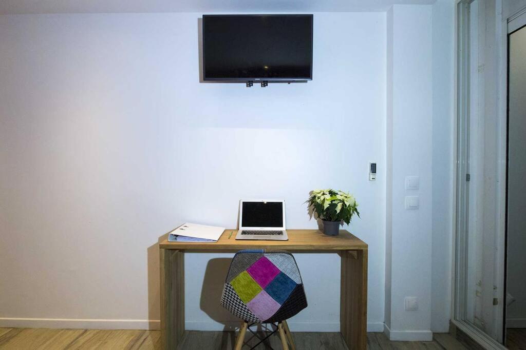 One-Bedroom Apartment - Photo 12
