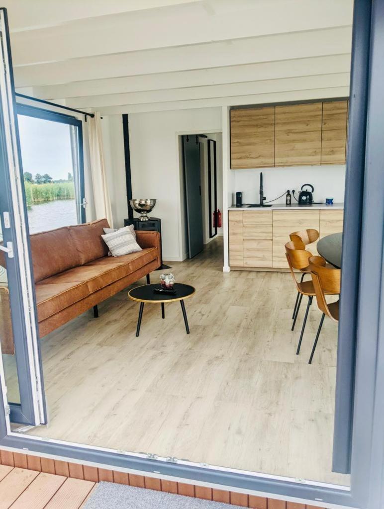 House Boat photo 1