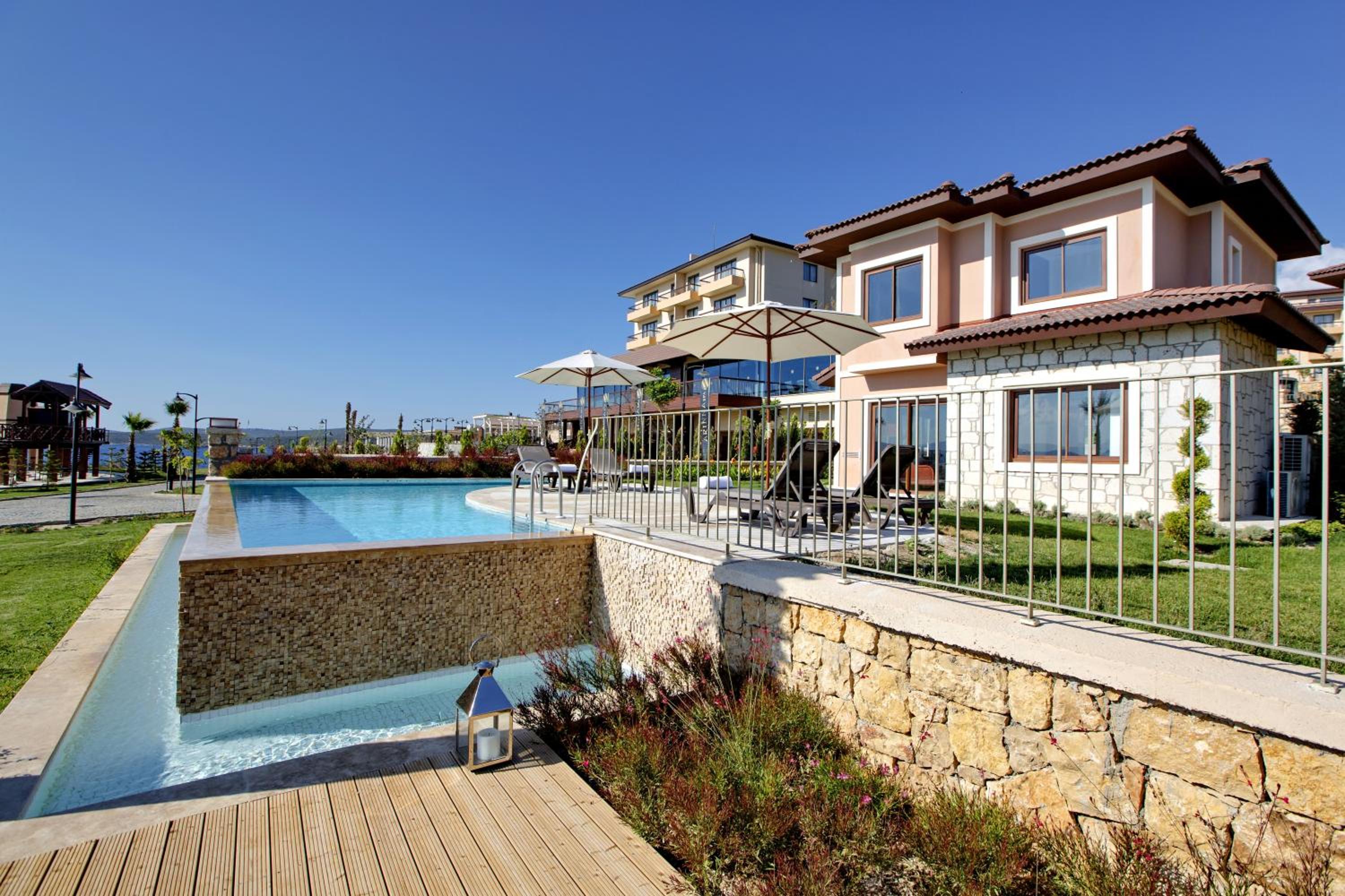 Executive Villa photo 2