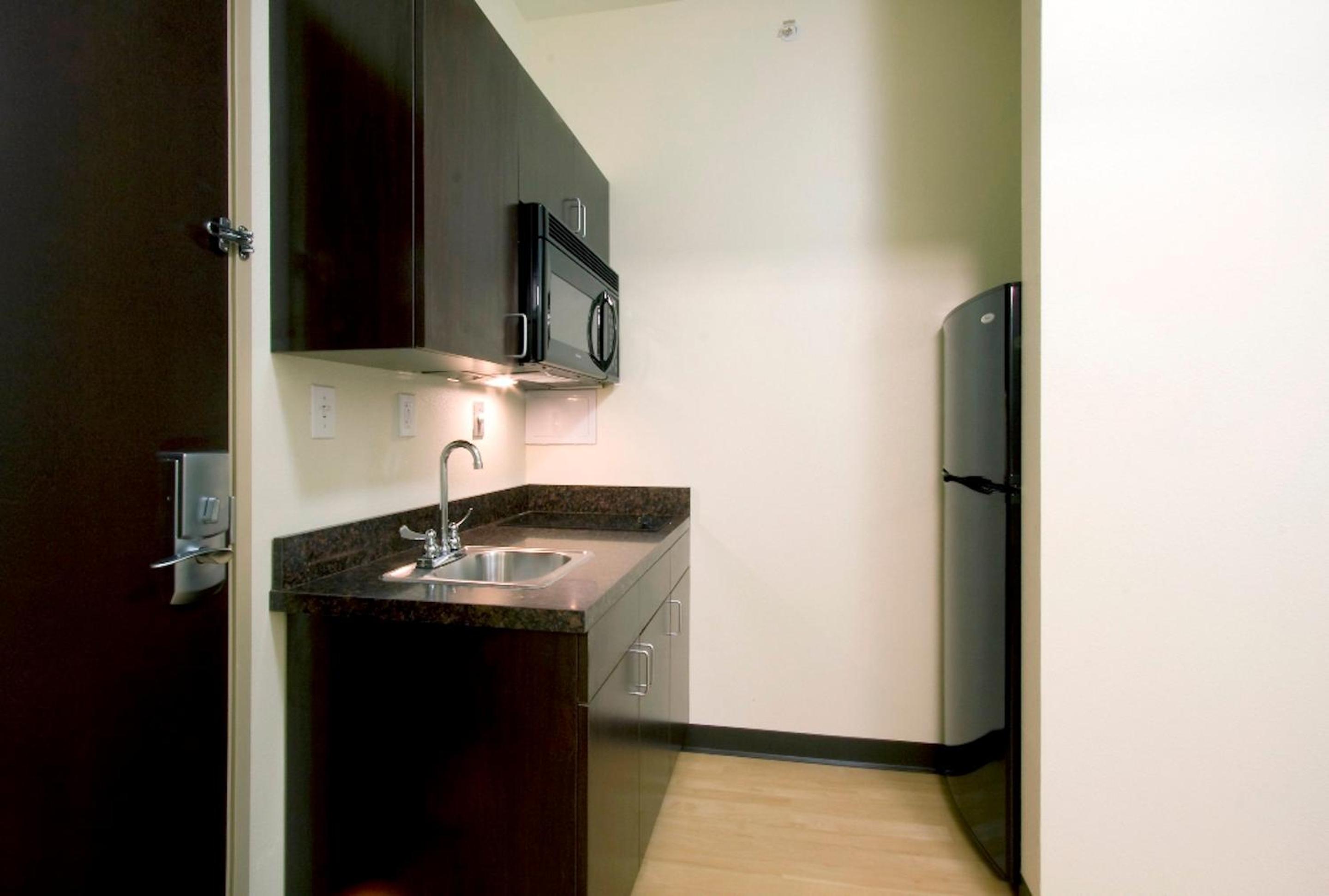 Suite King with Kitchen Non-Smoking - Photo 2