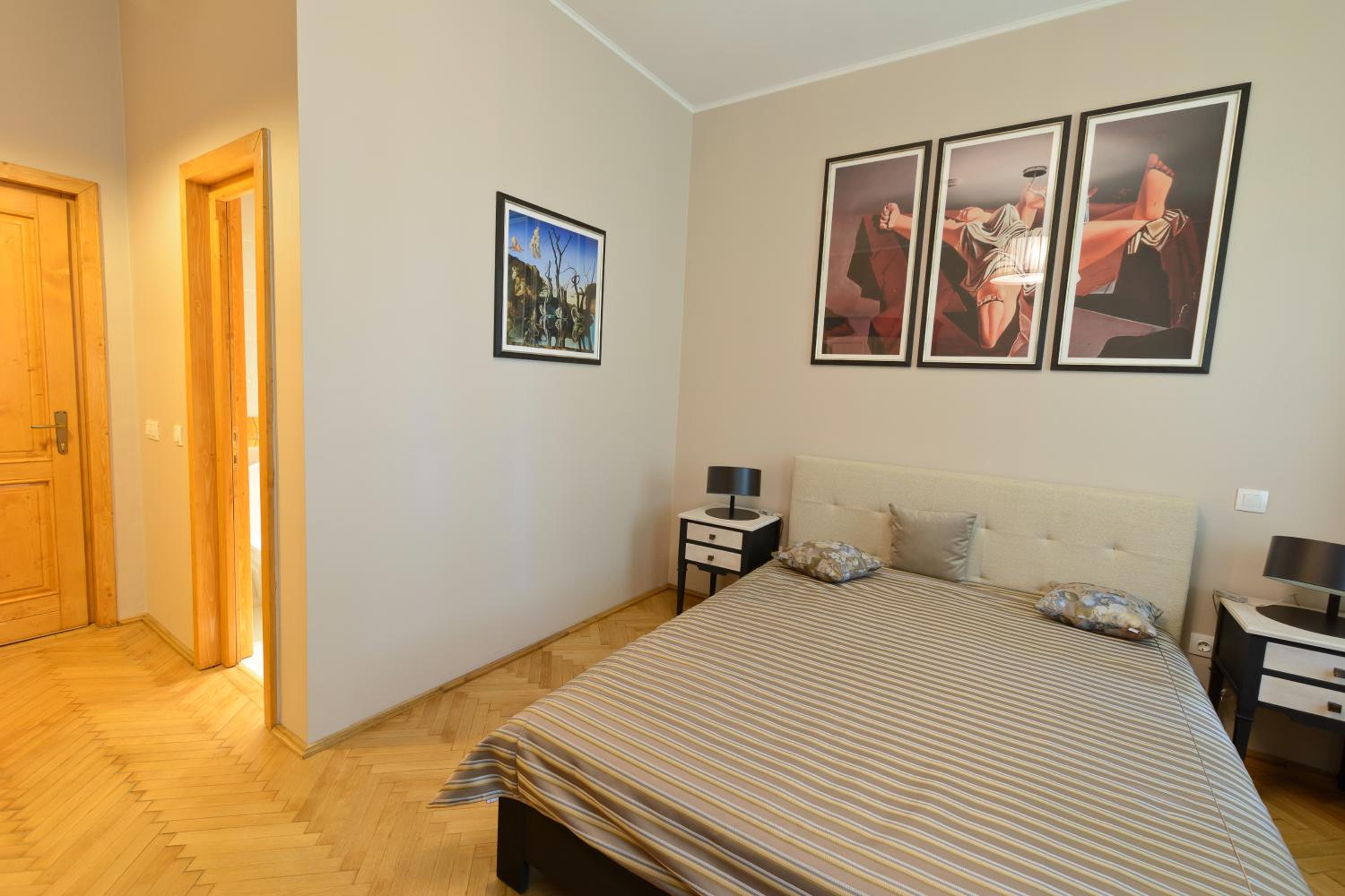 Double Room with Private Bathroom - Photo 20