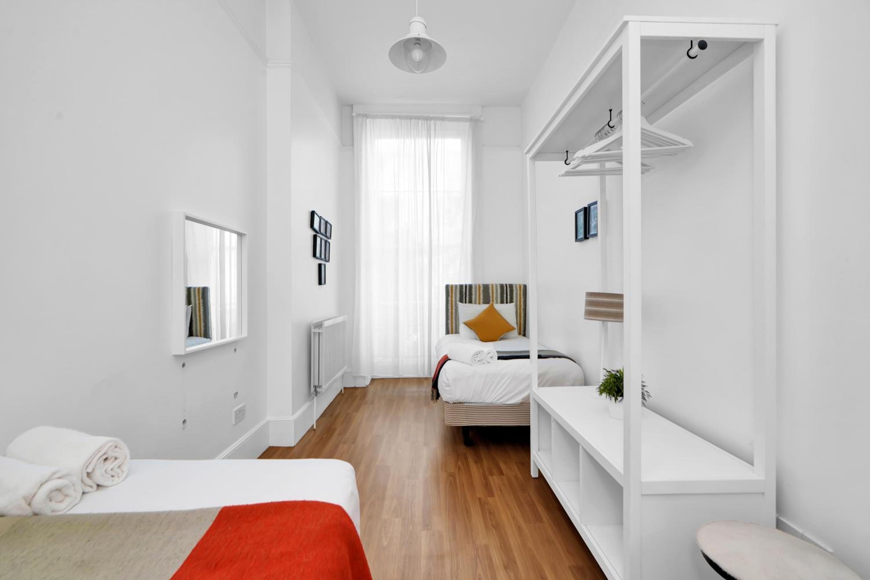 Double Room with Shared Bathroom photo 2