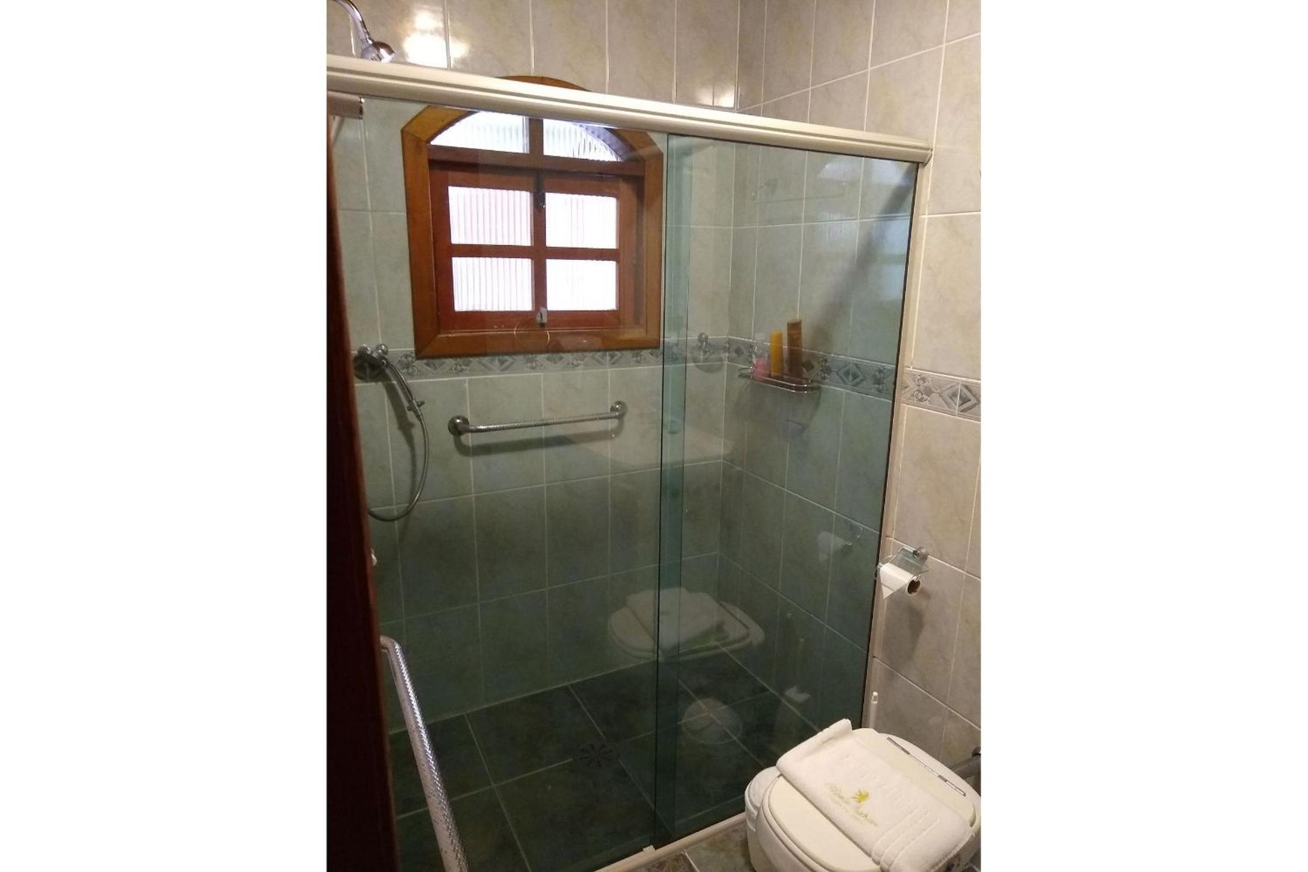 Deluxe Queen Suite - Photo 12