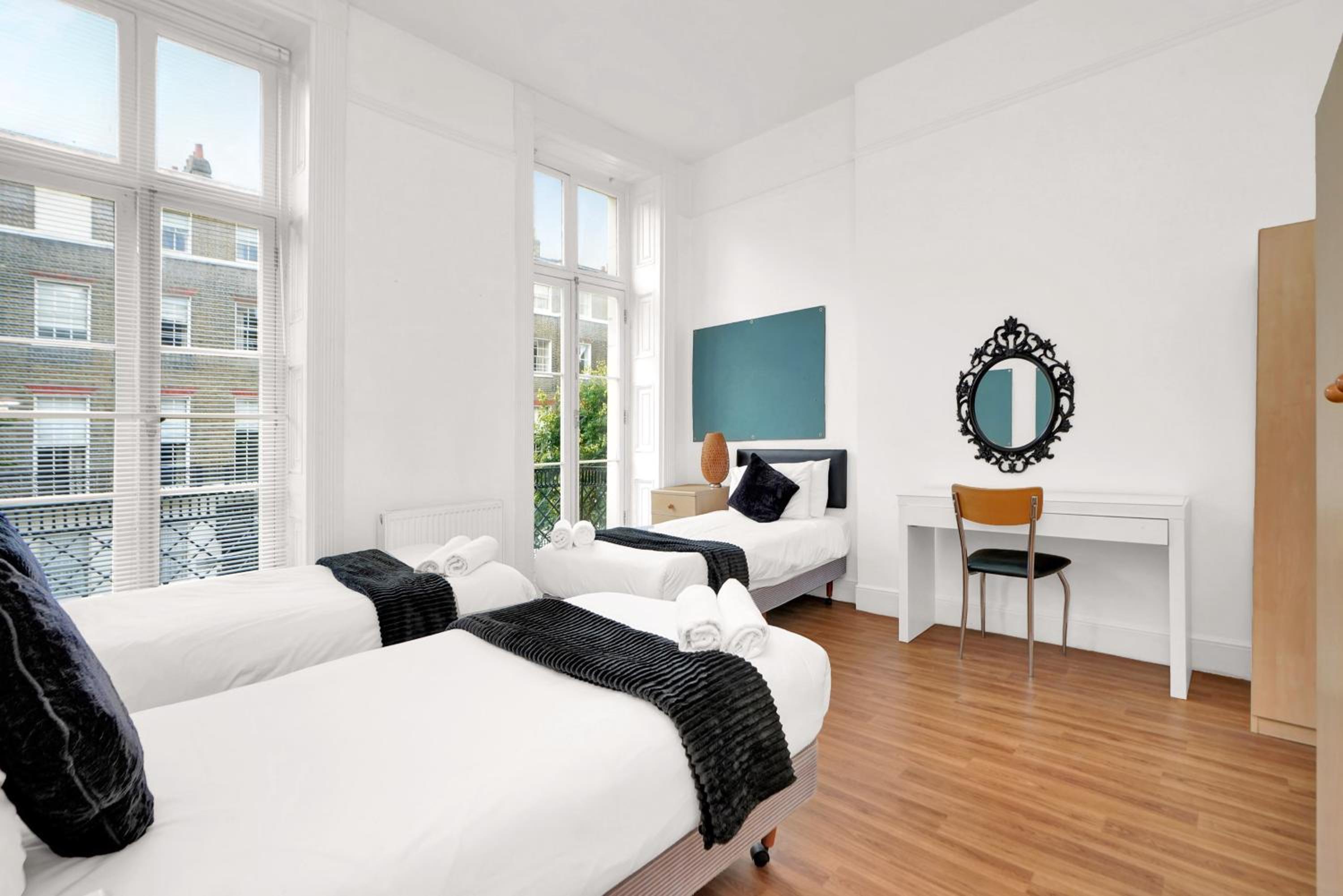 Triple Room with Shared Bathroom photo 2