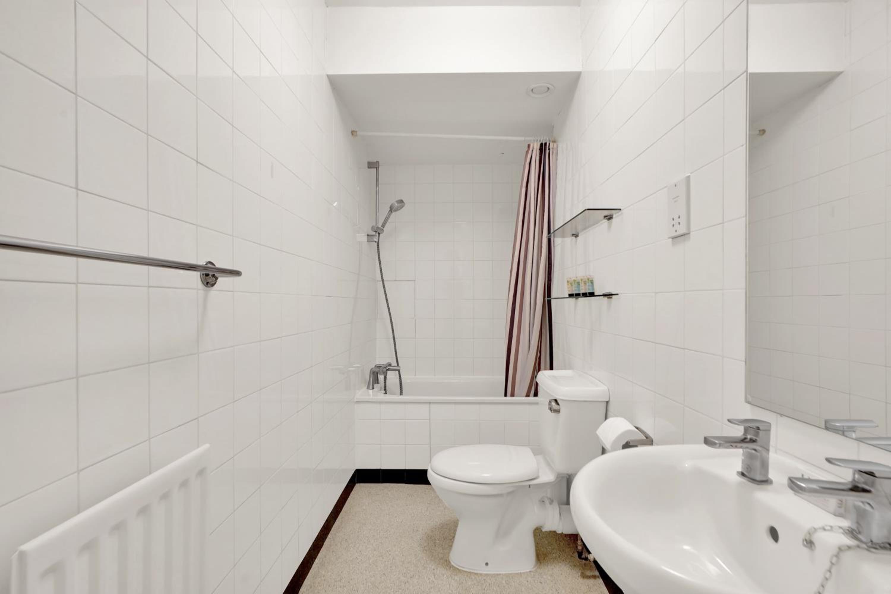 Standard Single Room with Shared Bathroom photo 2
