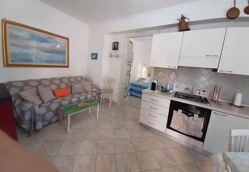 One-Bedroom House - Photo 2