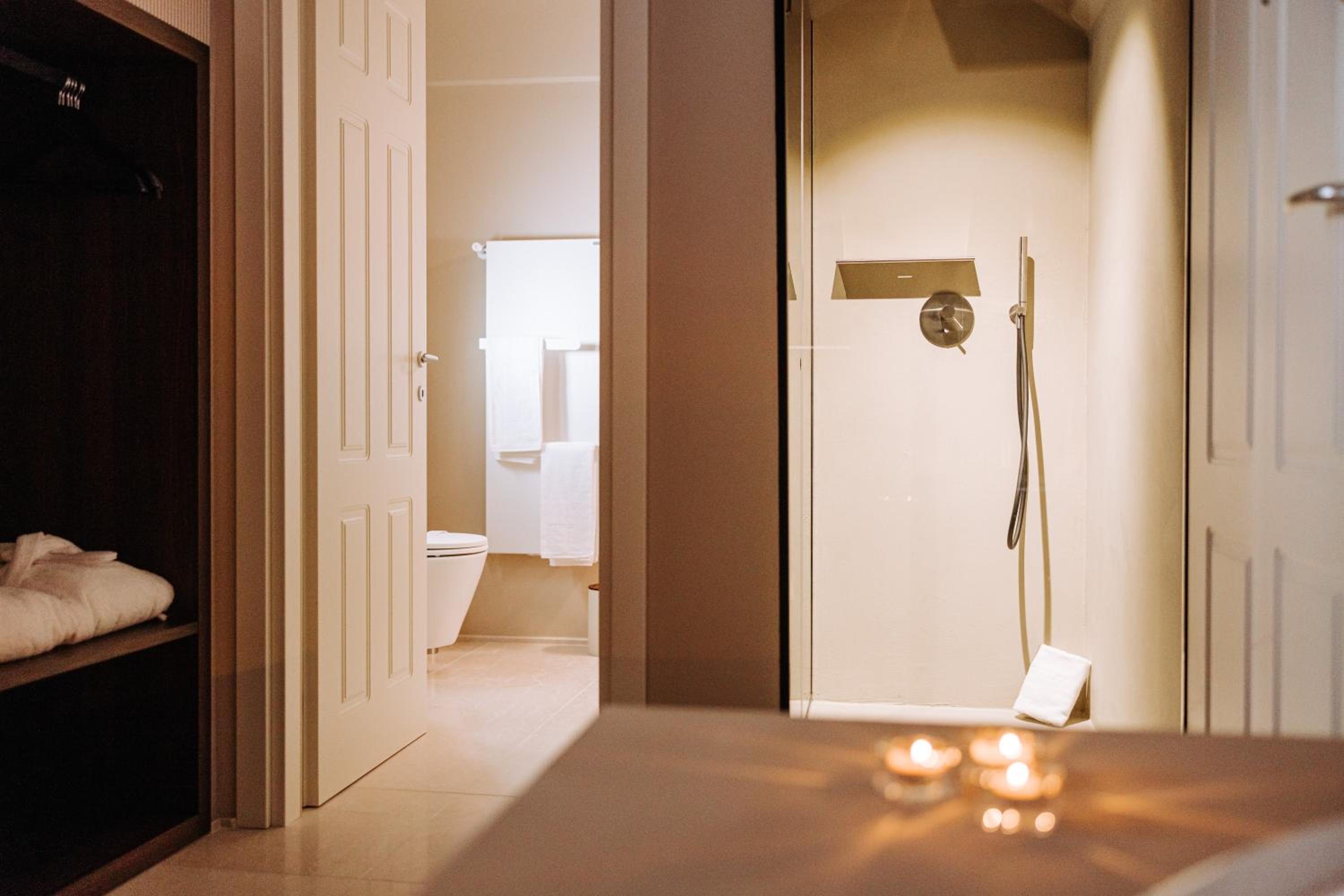 Queen Room with Spa Bath photo 3