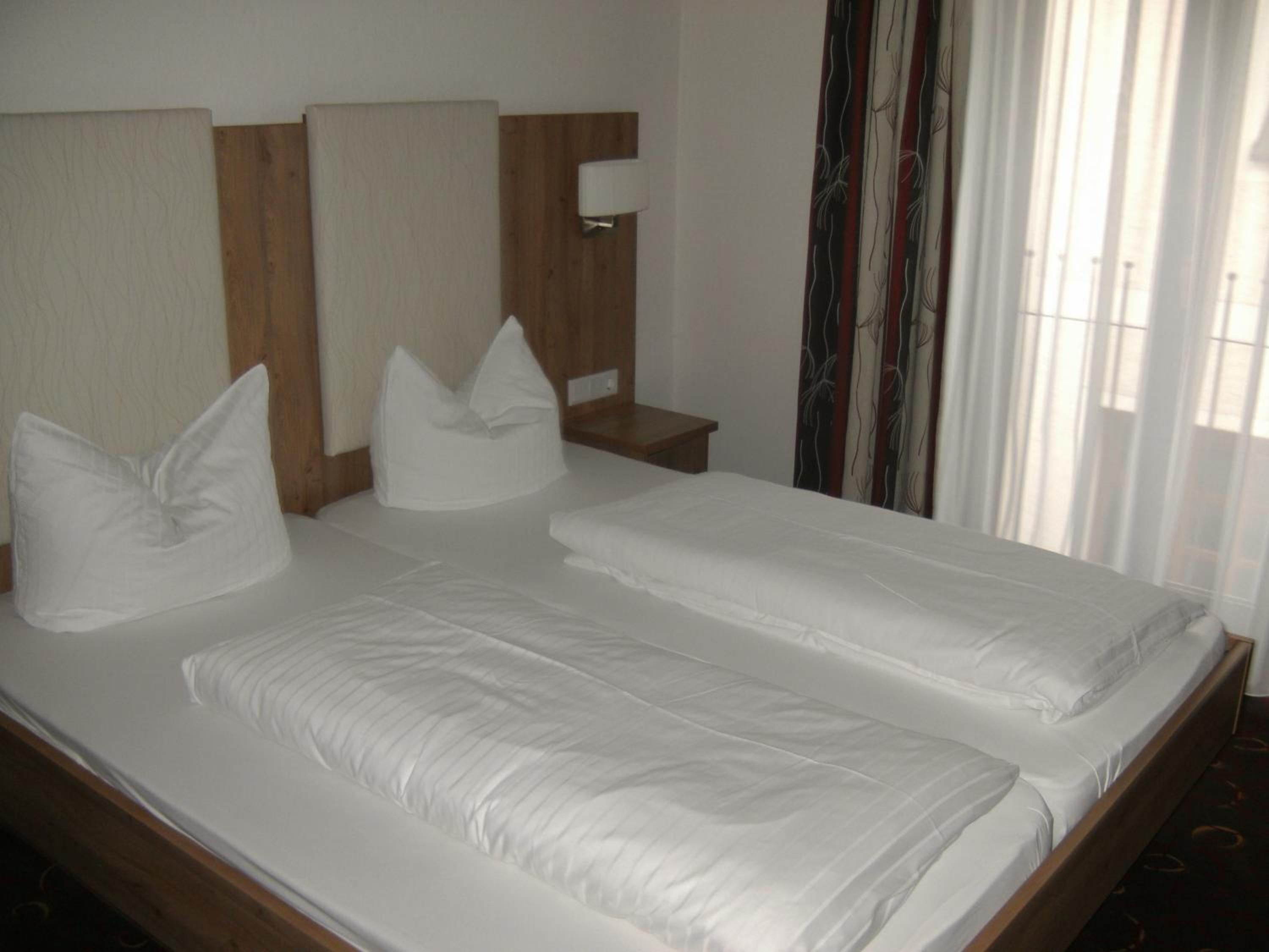 Double Room - Photo 5