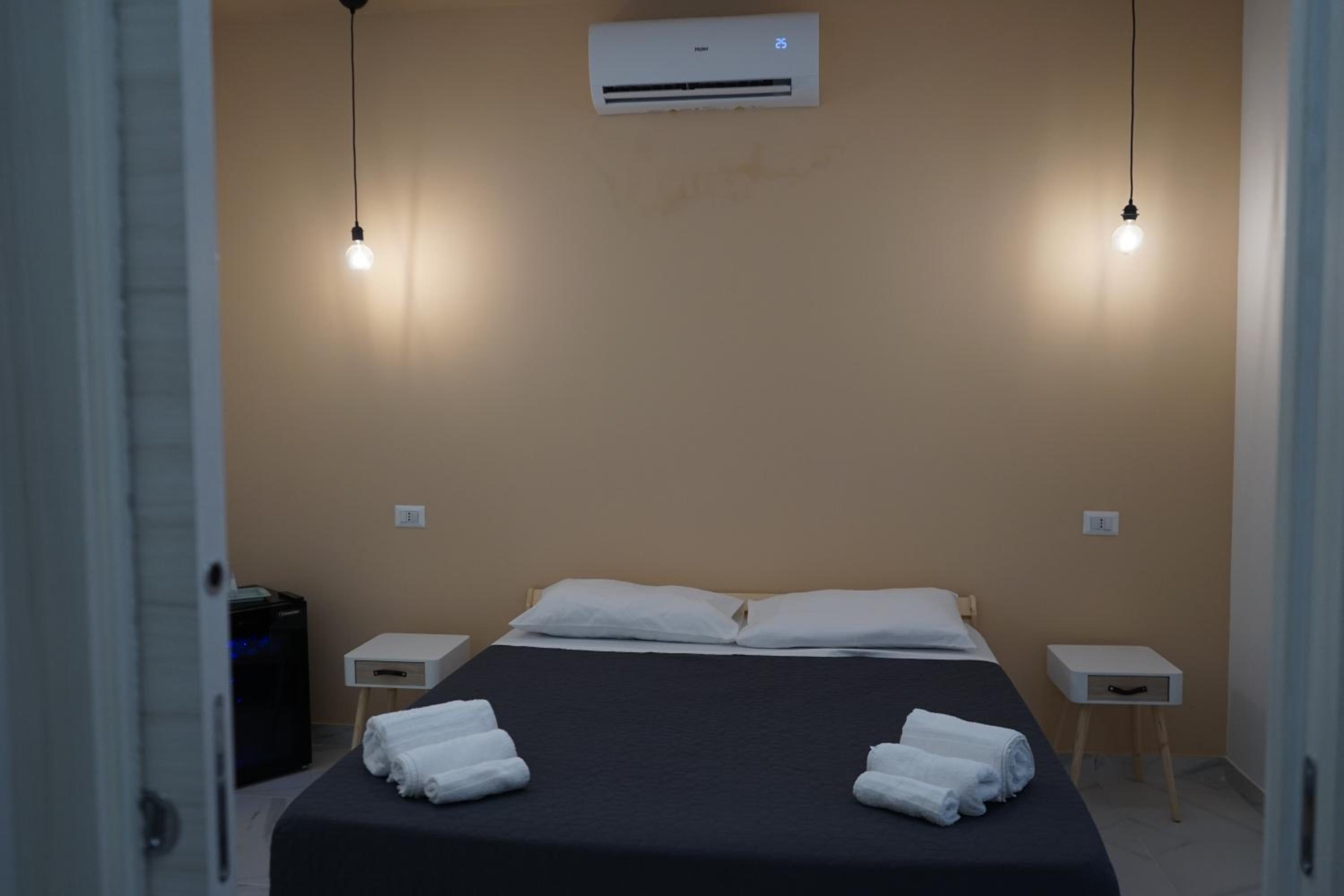 Triple Room with Private Bathroom - Photo 13