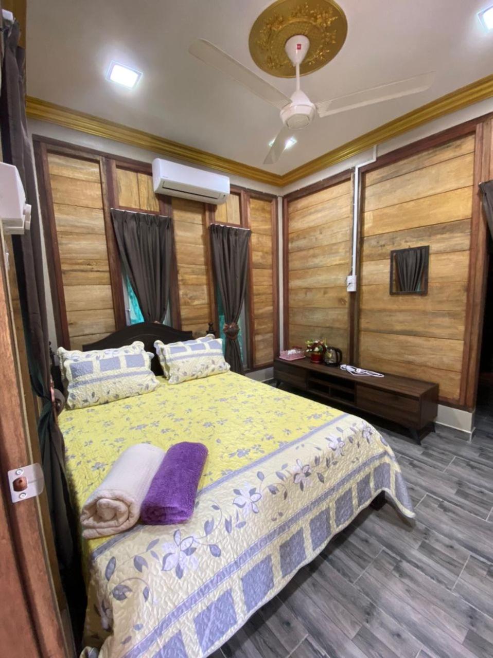 Queen Room with Balcony photo 3