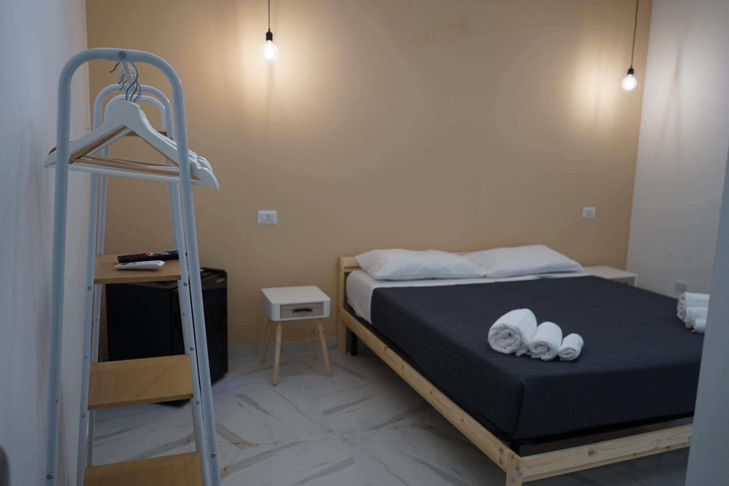 Triple Room with Private Bathroom - Photo 7