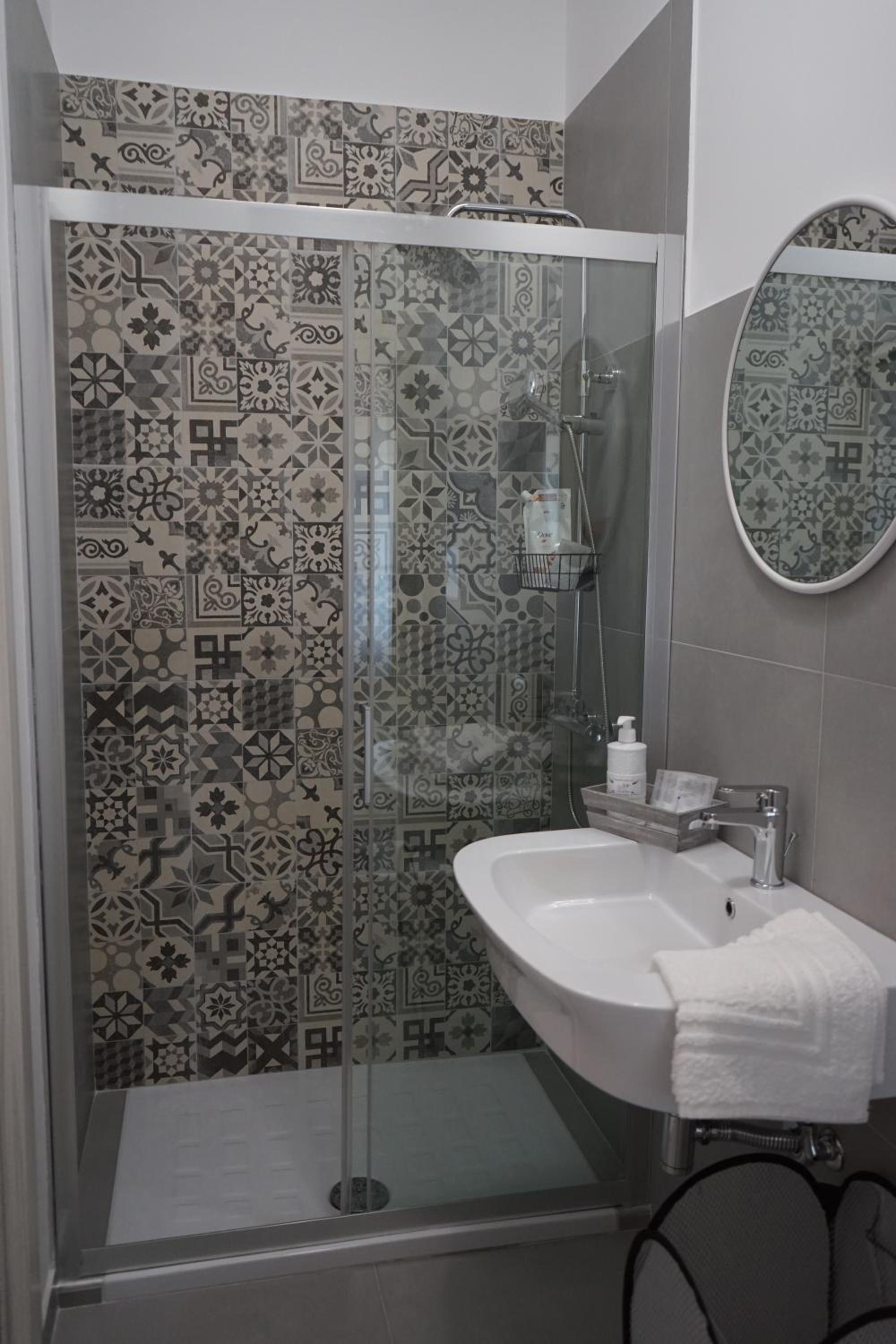 King Room with Balcony - Photo 2