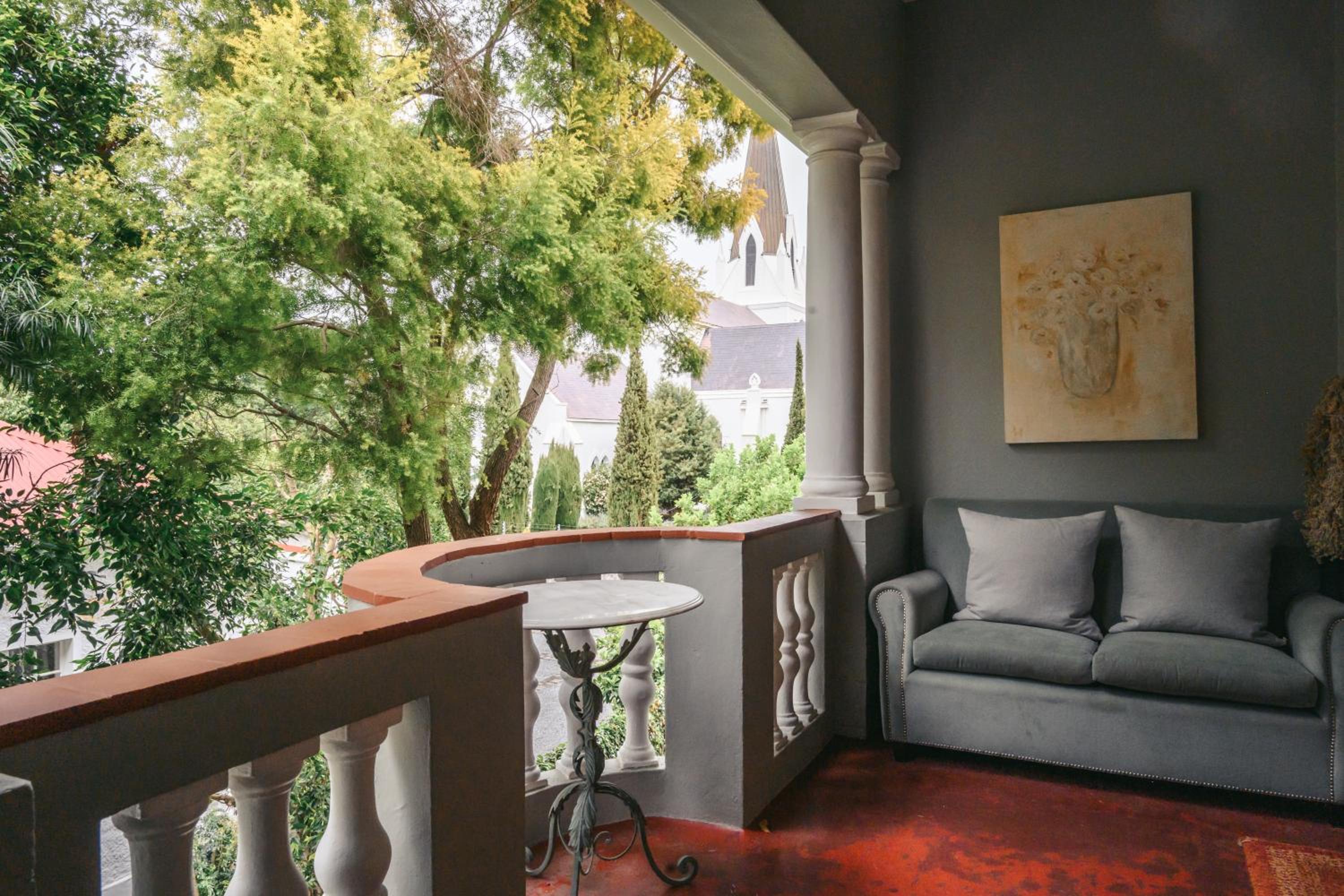 Luxury Apartment - Photo 2