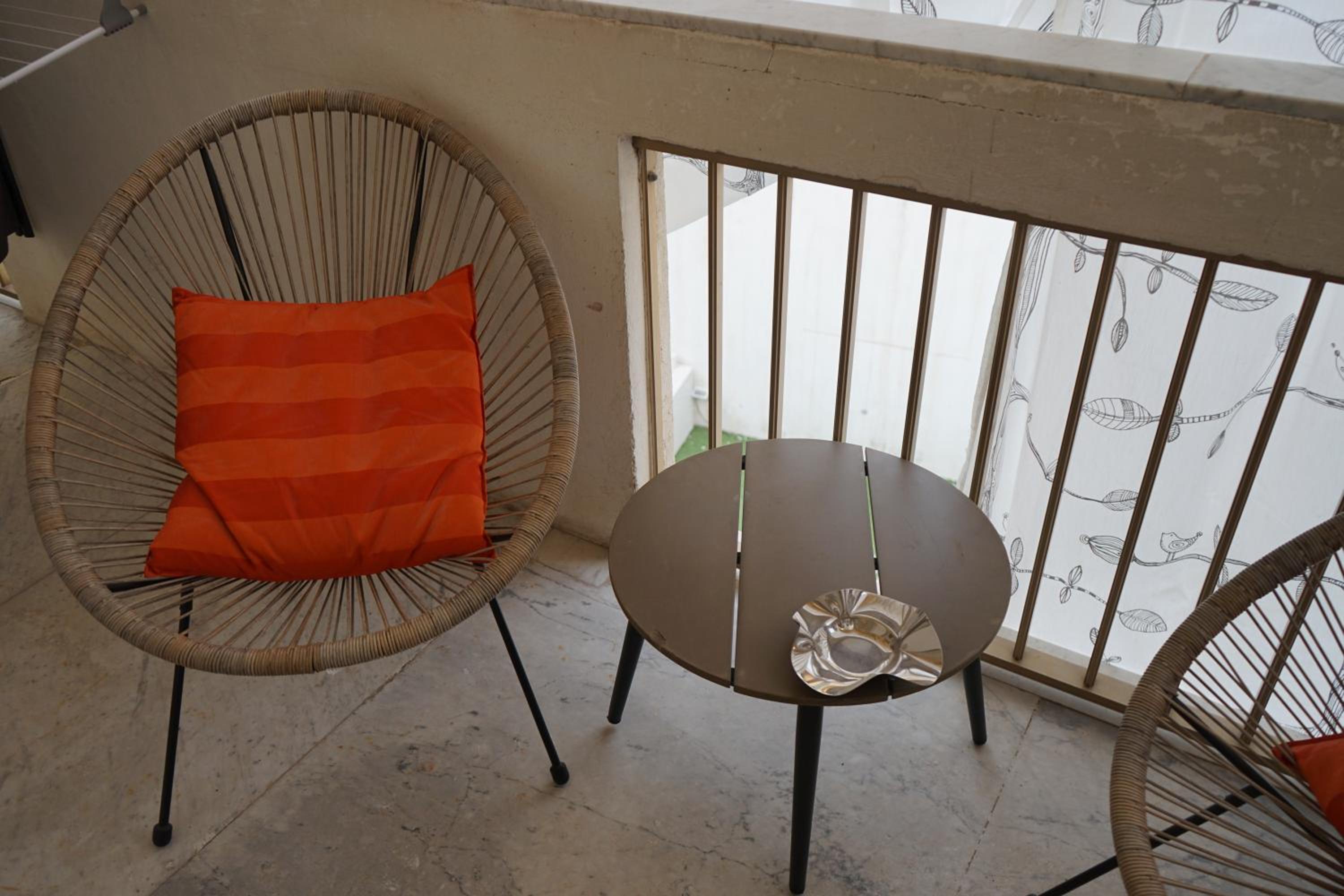 King Room with Balcony - Photo 11