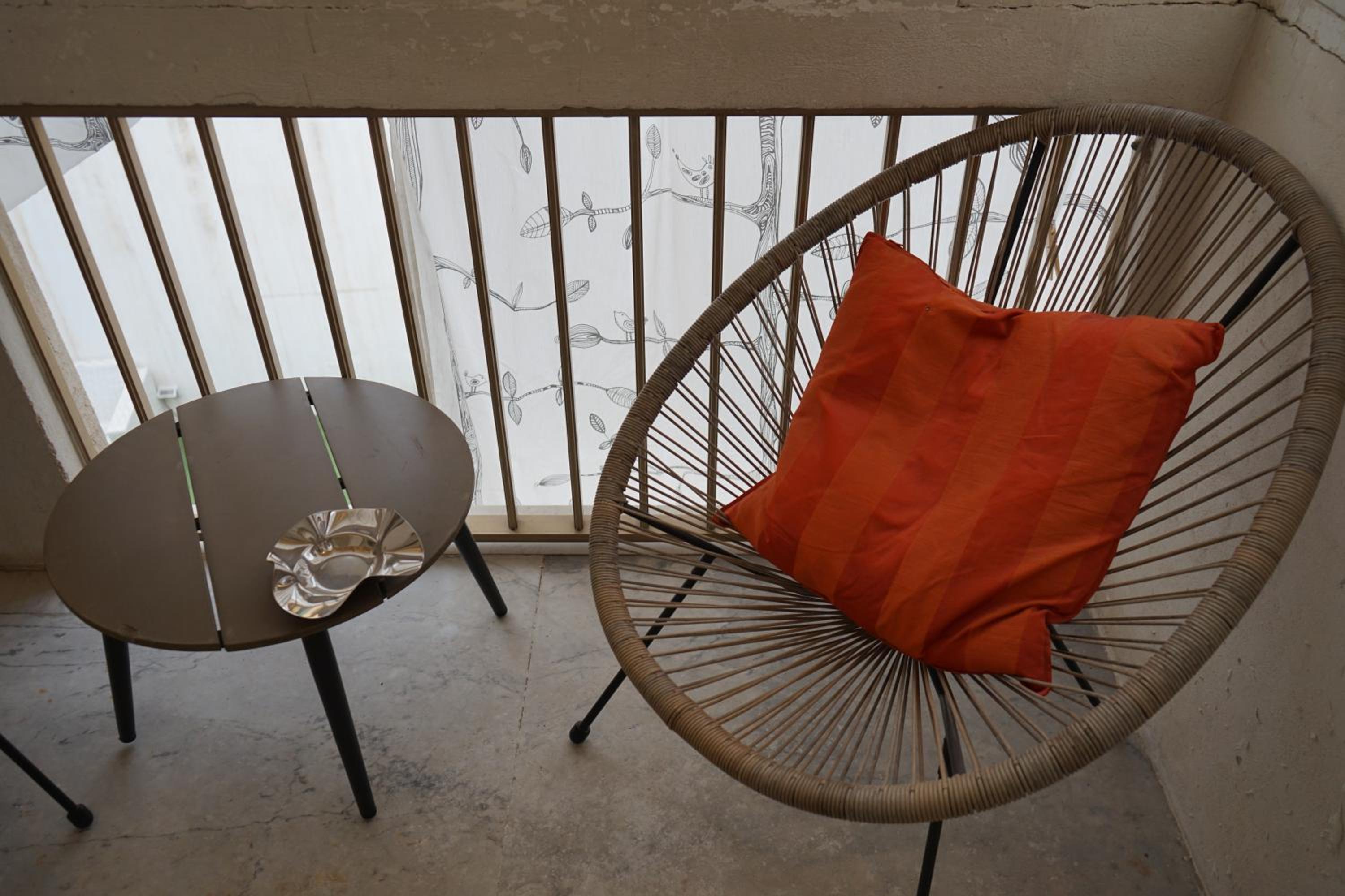 King Room with Balcony - Photo 12