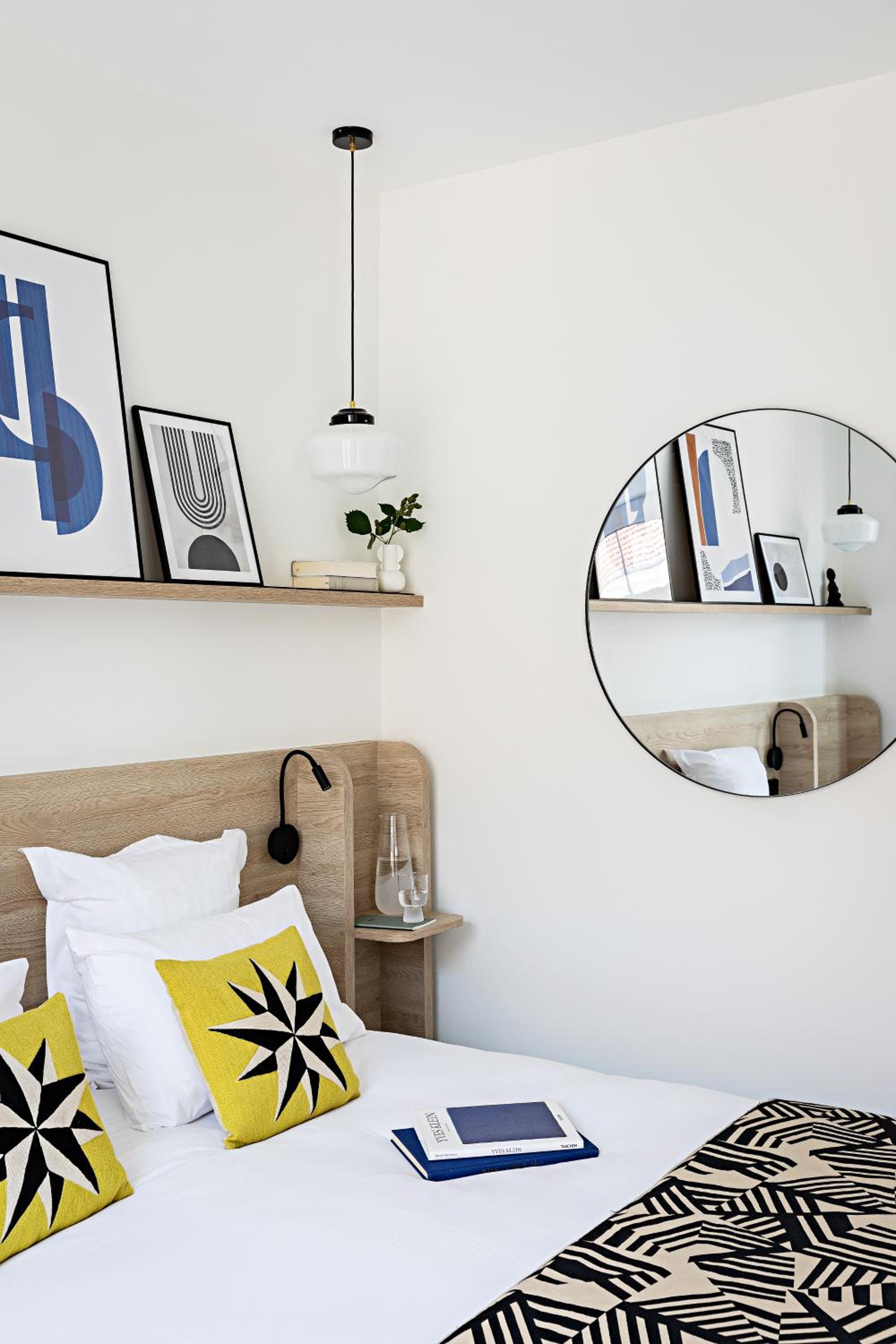 Superior Queen Room with Walk-In Shower - Mobility Accessible