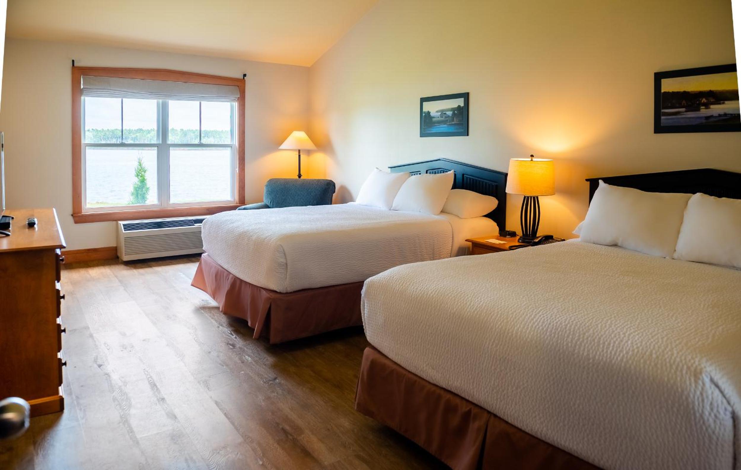 One-Bedroom Cottage with Two Queen Beds - Photo 3
