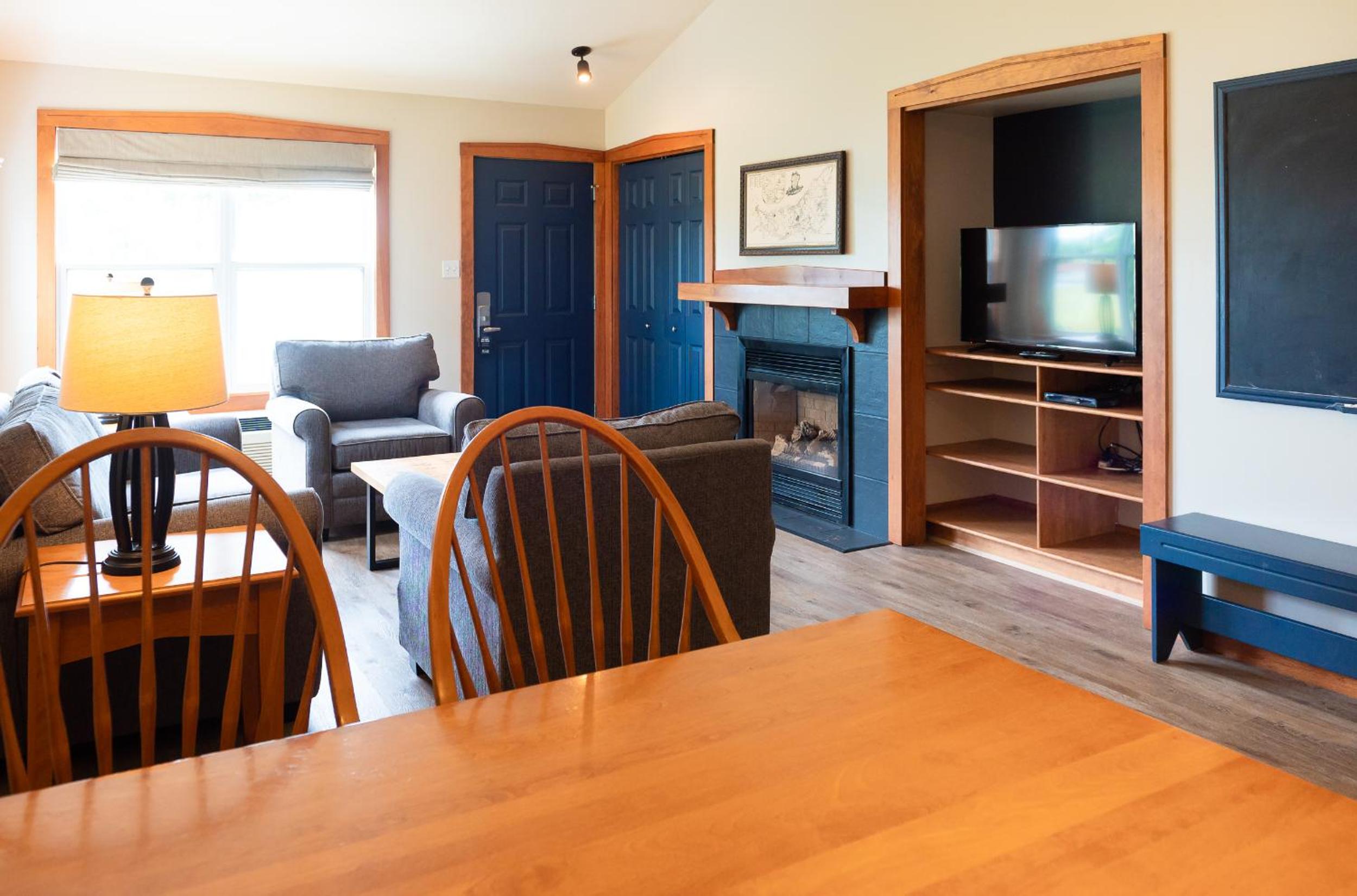 One-Bedroom Cottage with Two Queen Beds - Photo 2