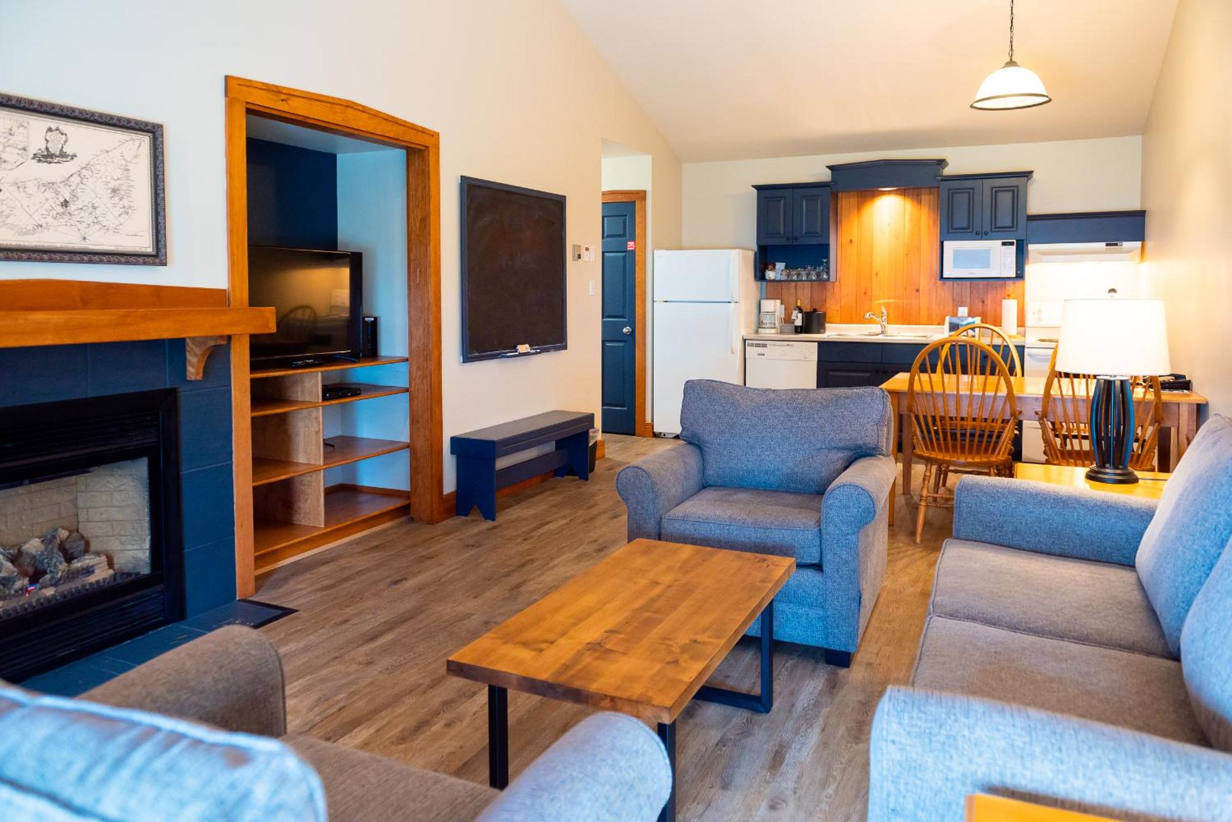 One-Bedroom Cottage with Two Queen Beds - Photo 1