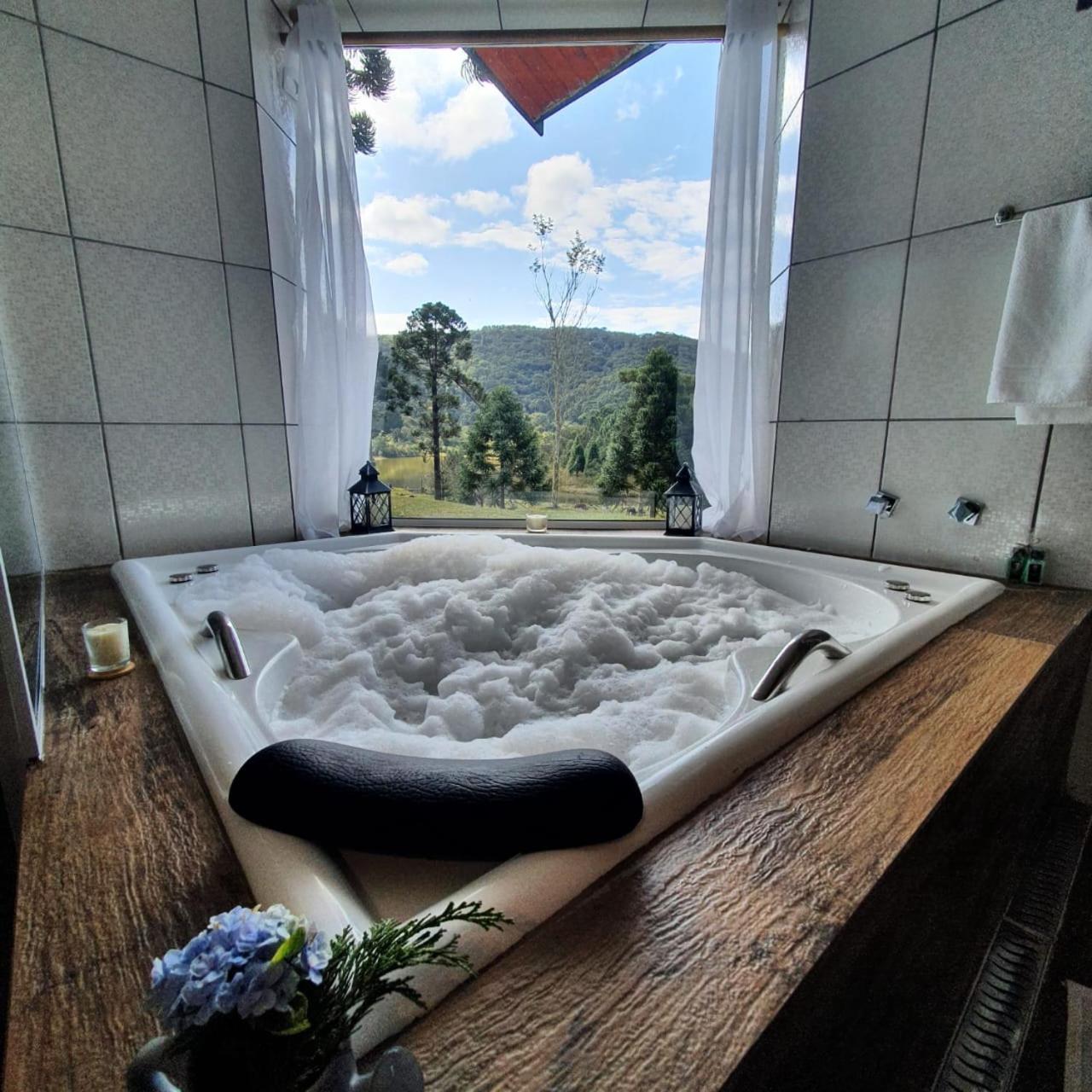 Suite with Hot Tub - Photo 4