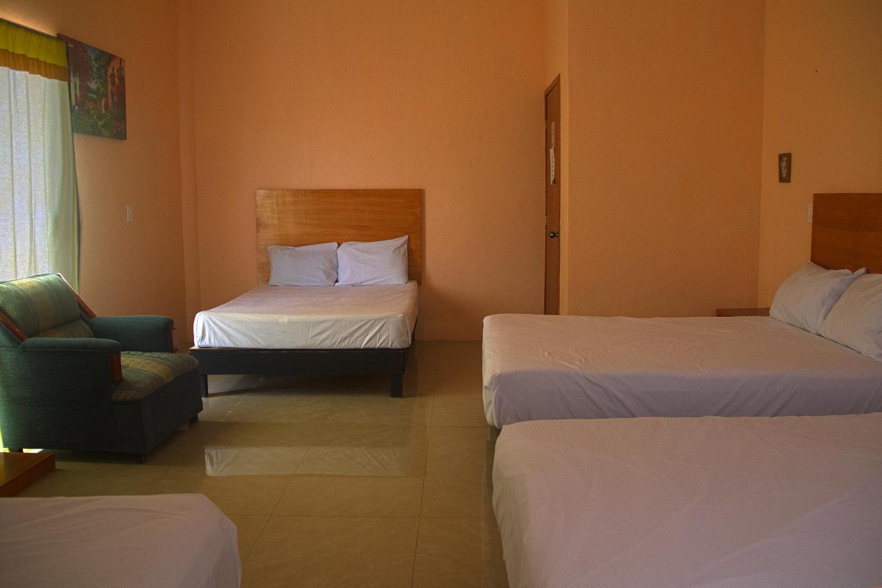 Standard Four Beds - Photo 2