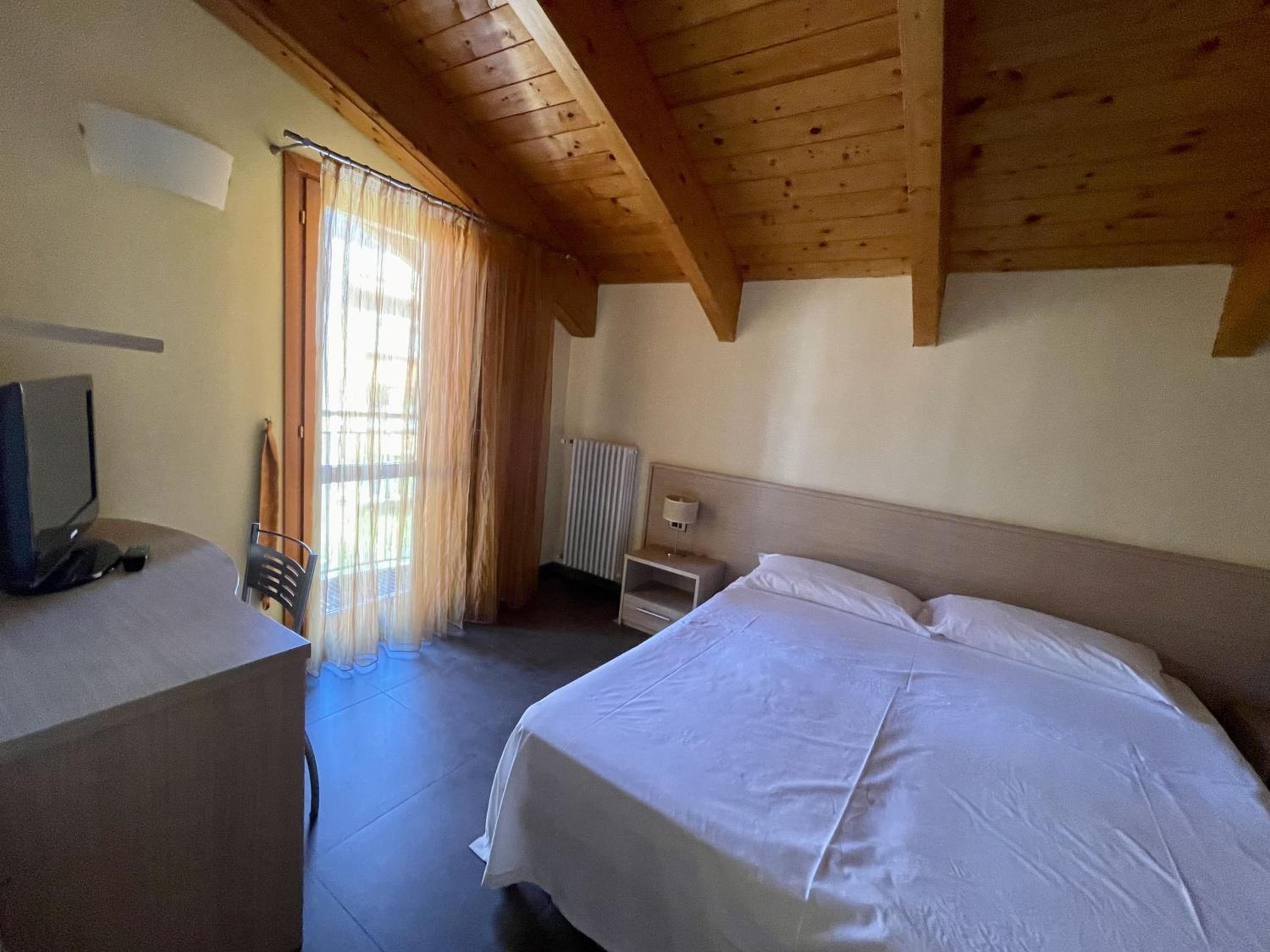 Two-Bedroom Apartment (3 Adults) photo 3
