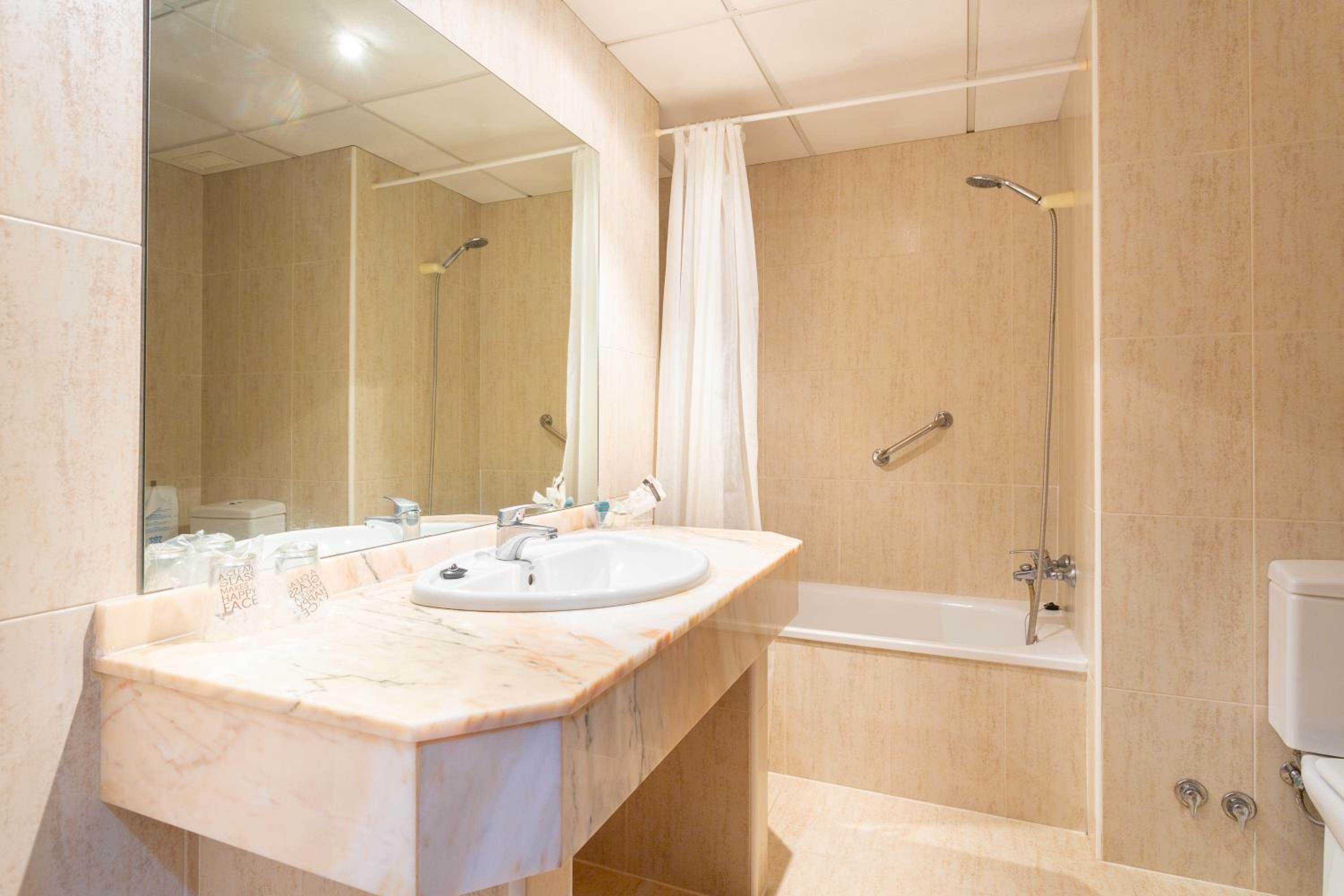 Double or Twin Room - Photo 2