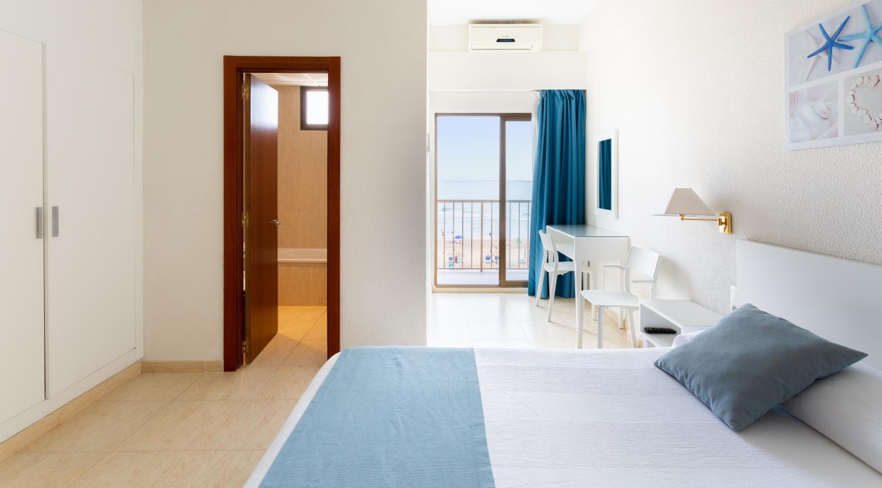 Double or Twin Room with Sea View - Photo 1