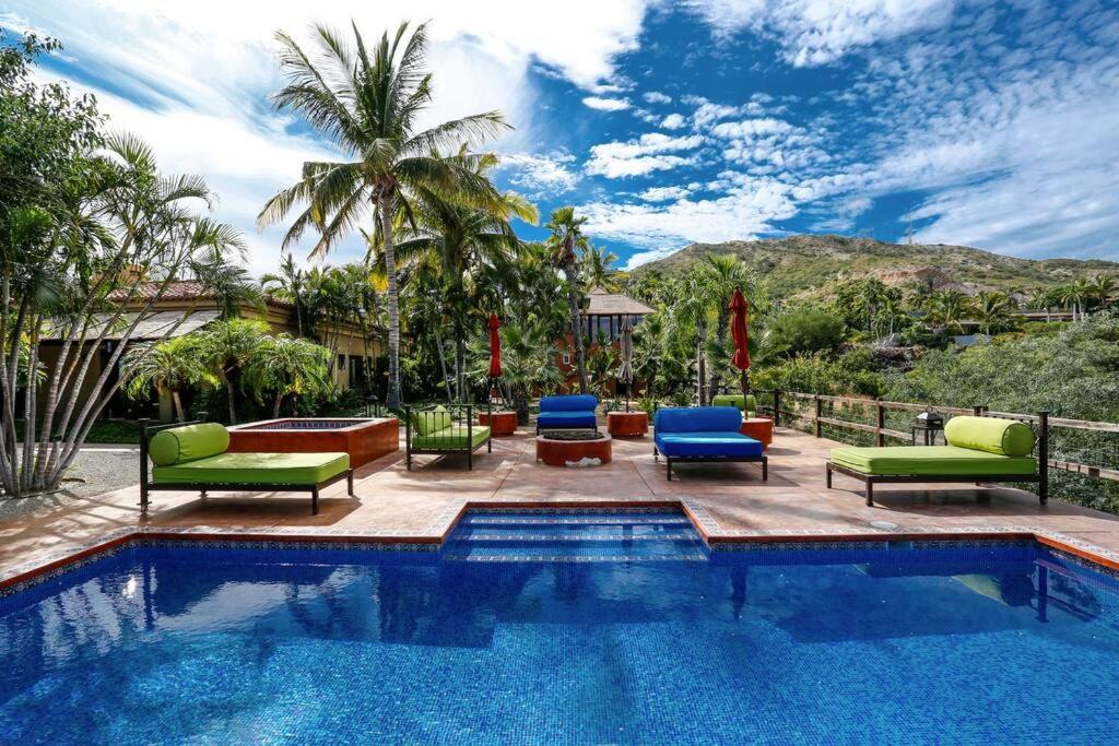 Villa - Photo 1