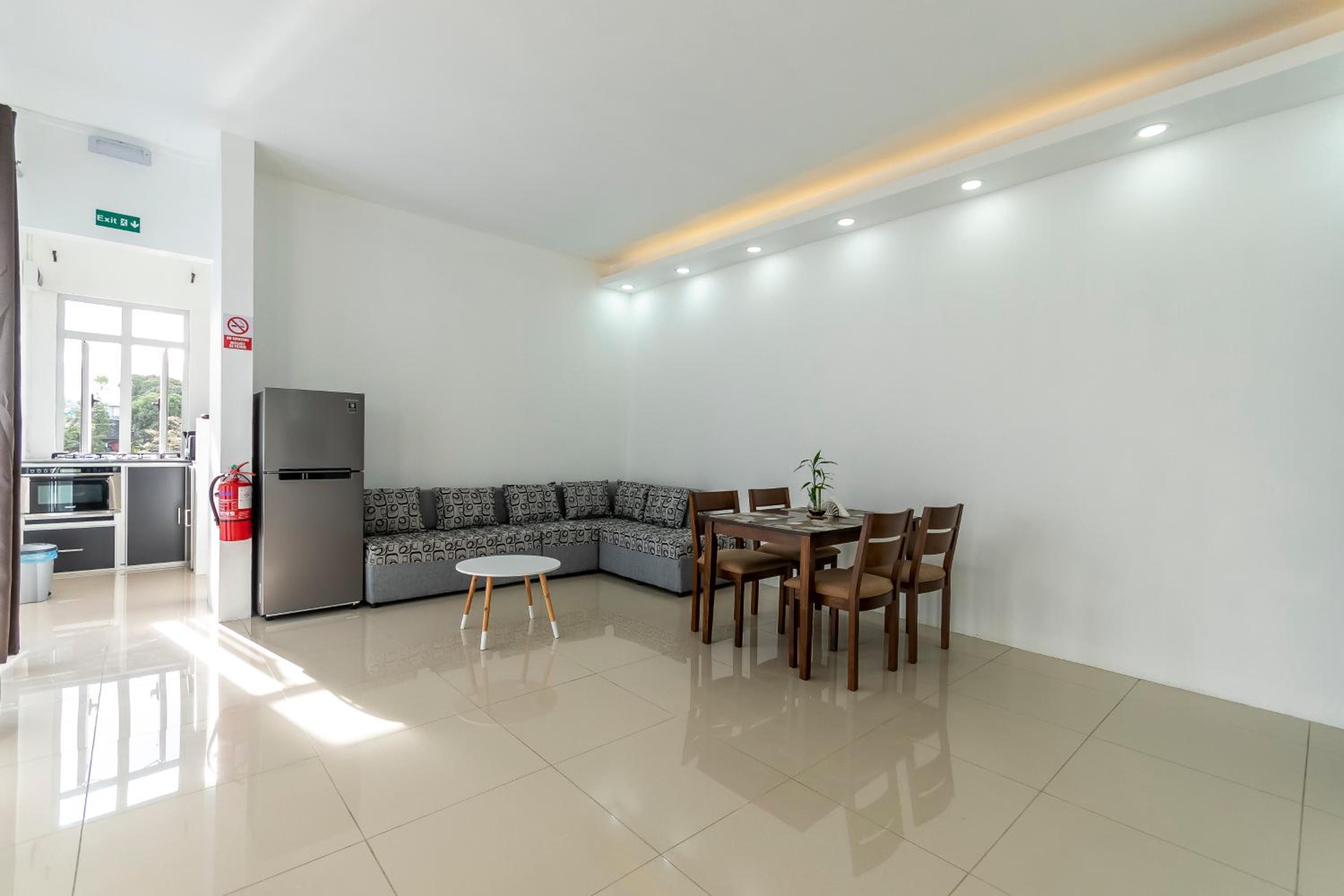 Villa with Private Pool - Photo 3