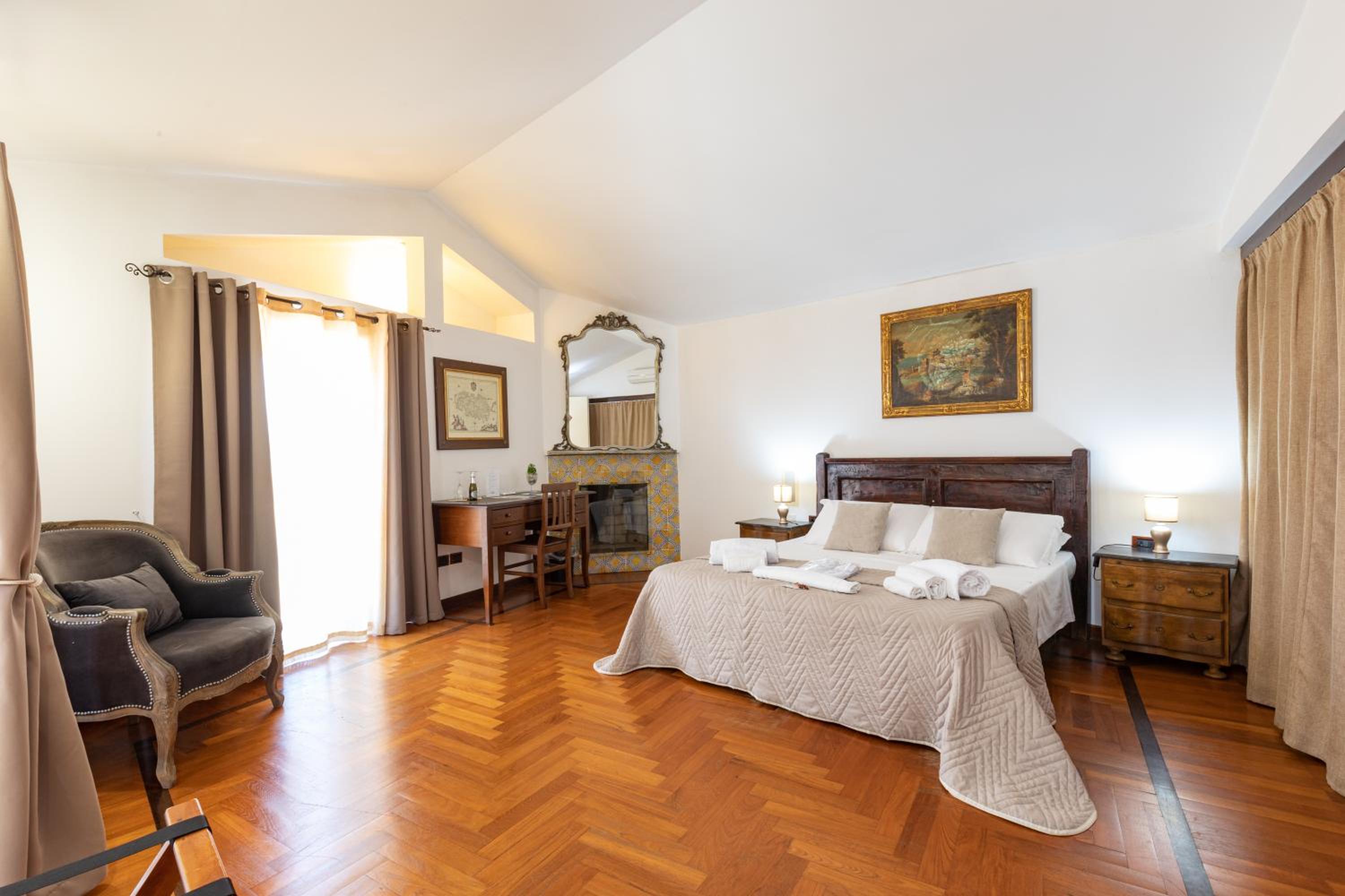 Deluxe Suite with Spa Bath - Photo 1